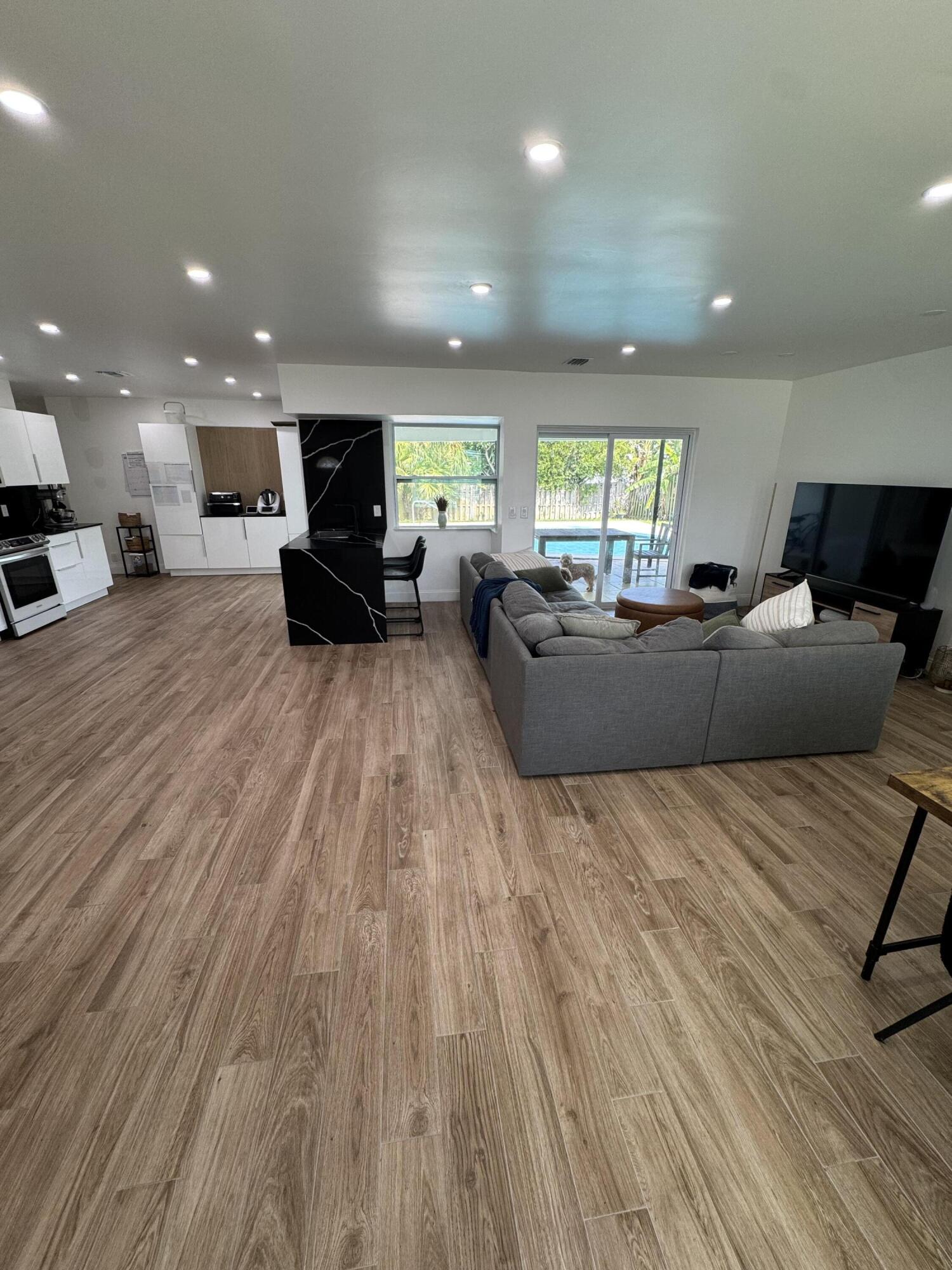 BOCA RATON SQUARE UNIT 1 - Residential