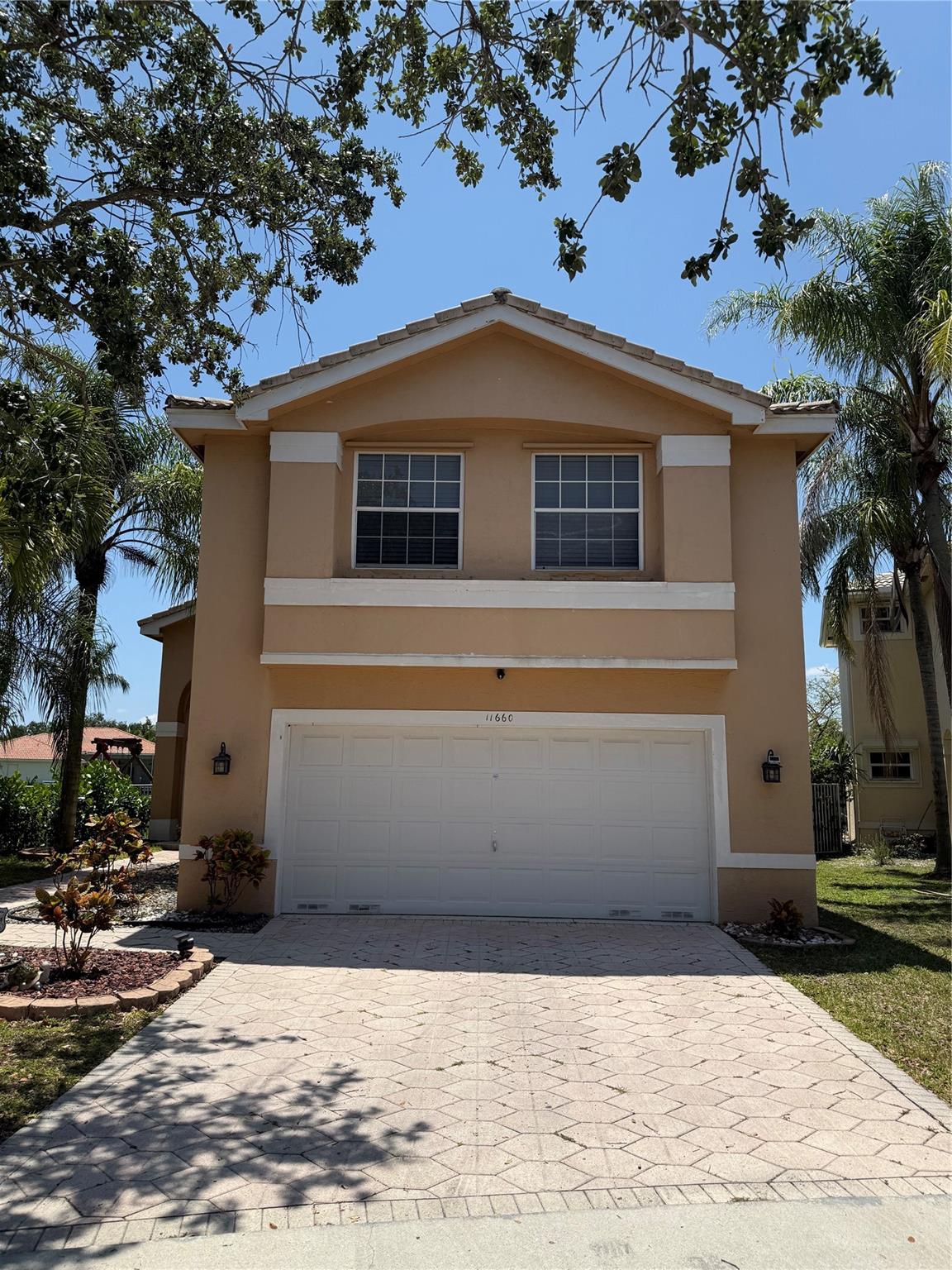Newly updated stunning 4-bedroom, 2.5-bathroom property offers 2,206 sq ft of comfortable living space in a peaceful and family-friendly gated neighborhood directly across the street from a highly rated elementary school.
Step inside to a modern open-concept kitchen and a living room with high ceilings. The downstairs also includes a convenient half-bathroom for guests and a laundry room.
Upstairs, you’ll find four bedrooms, including a spacious master suite and master bathroom, three other bedrooms, and a full bathroom.
Key Features:
- 4 Bedrooms / 2.5 Bathrooms
- 2,206 Sq Ft of Living Space
- Large 2-Car Garage
- Fully Renovated Kitchen with Quartz Counters
- Open Floor Plan with Stylish Fixtures
- Canal-Front Lot with Spacious Backyard