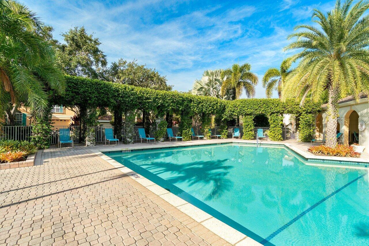 VILLA D ESTE - Residential Lease