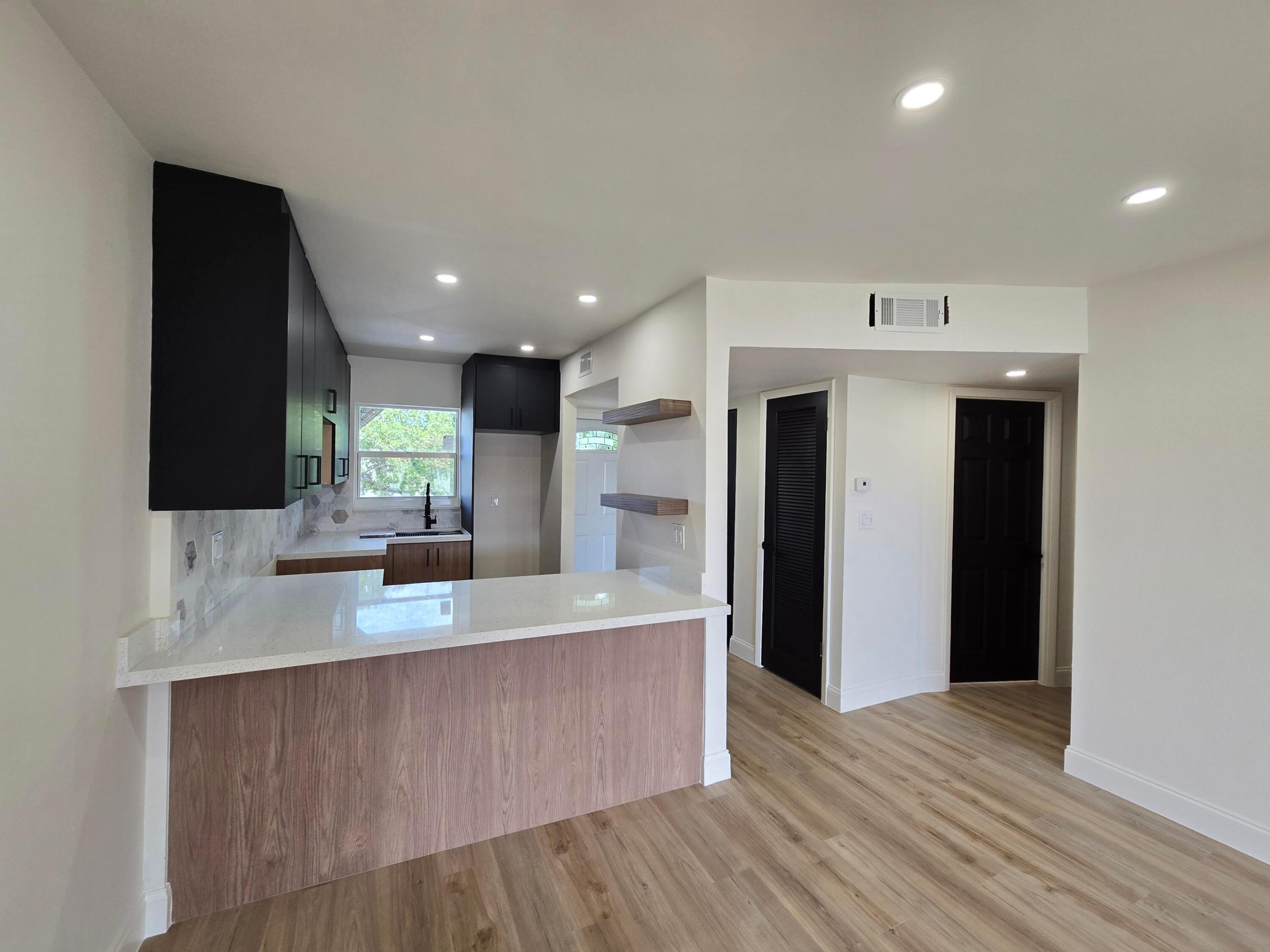 SUNRISE LAKES 19 CONDO - Residential