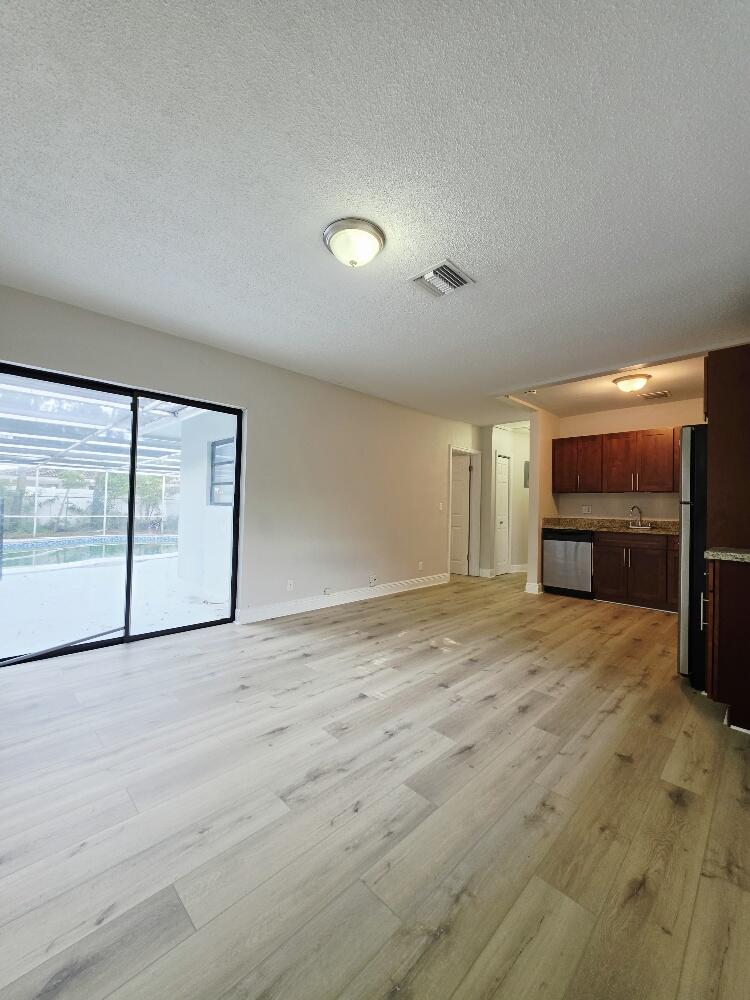 8-10 NE 9th Avenue