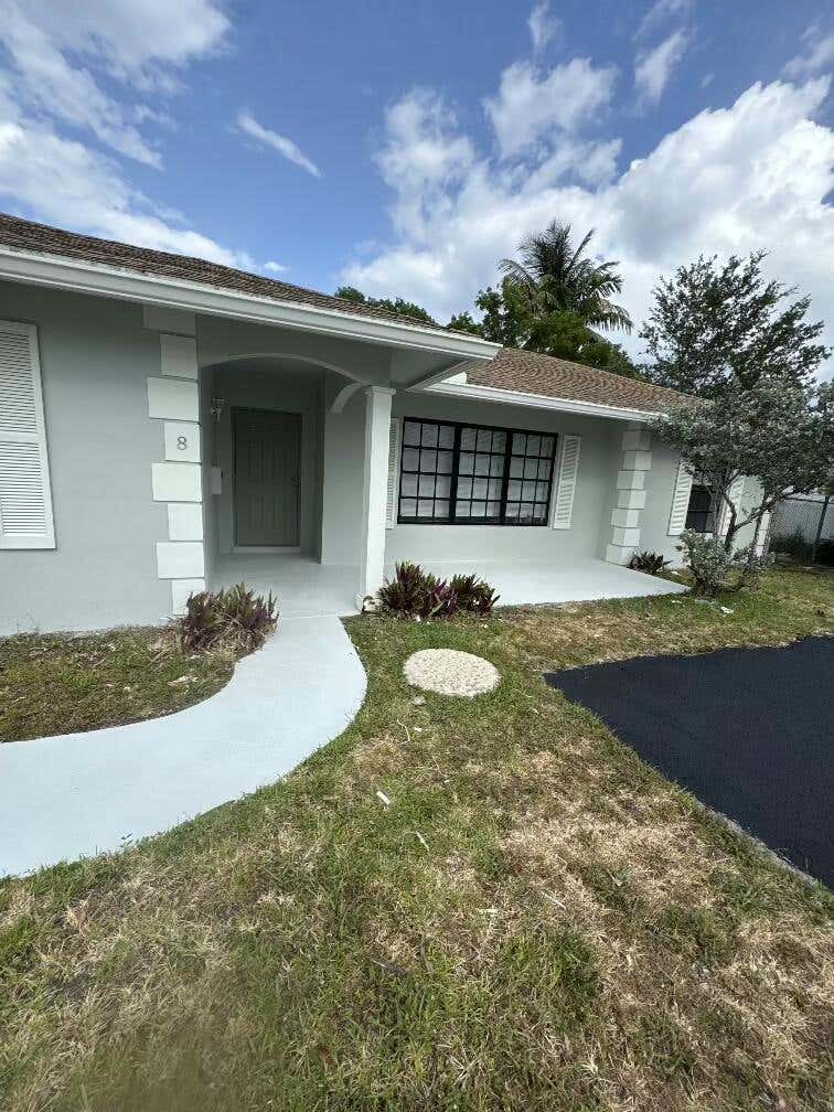 Photo of 810 NE 9th Avenue, Deerfield Beach, FL 33441 (MLS # B26035376)