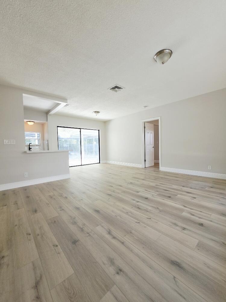 8-10 NE 9th Avenue