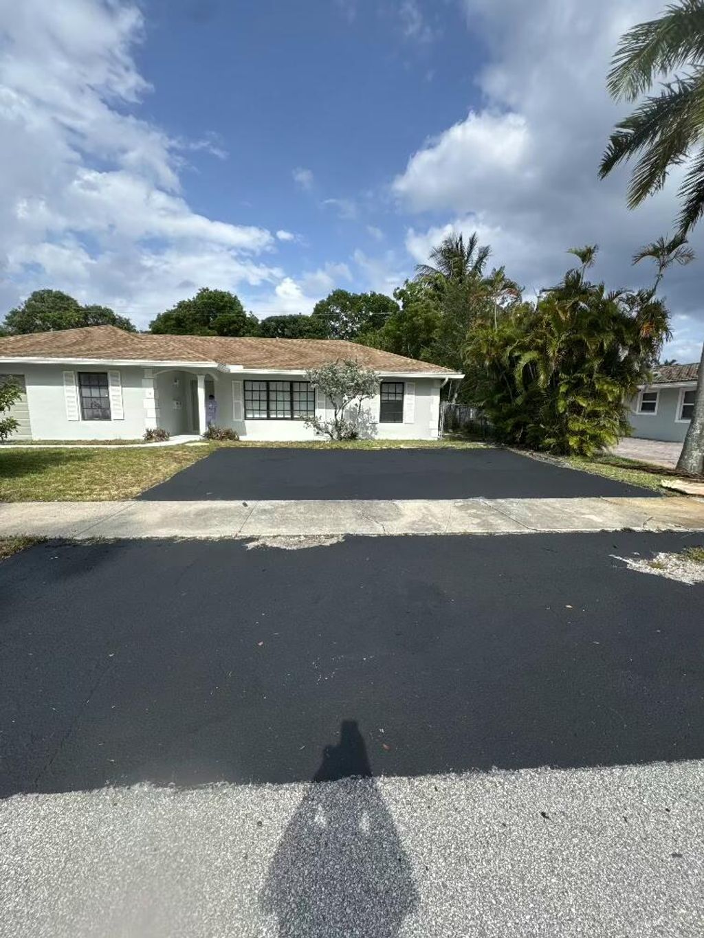 Photo of 810 NE 9th Avenue, Deerfield Beach, FL 33441 (MLS # B26035376)