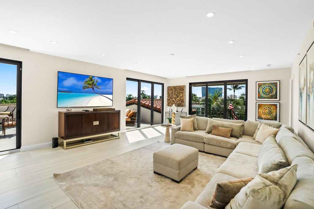 Photo of 1532 SE 12th St #PH-1, Fort Lauderdale, FL 33316 (MLS # F10527914)