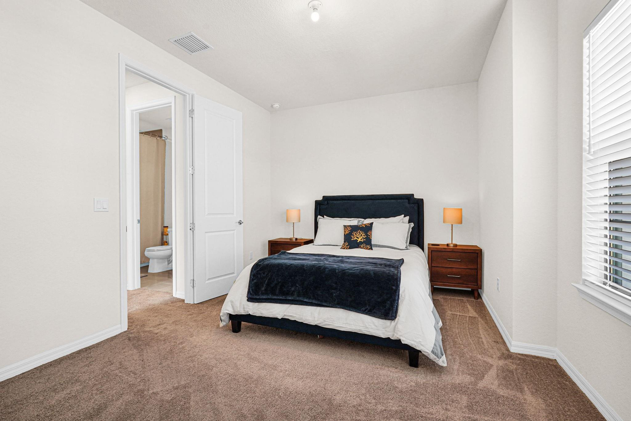 OAK TREE - Residential