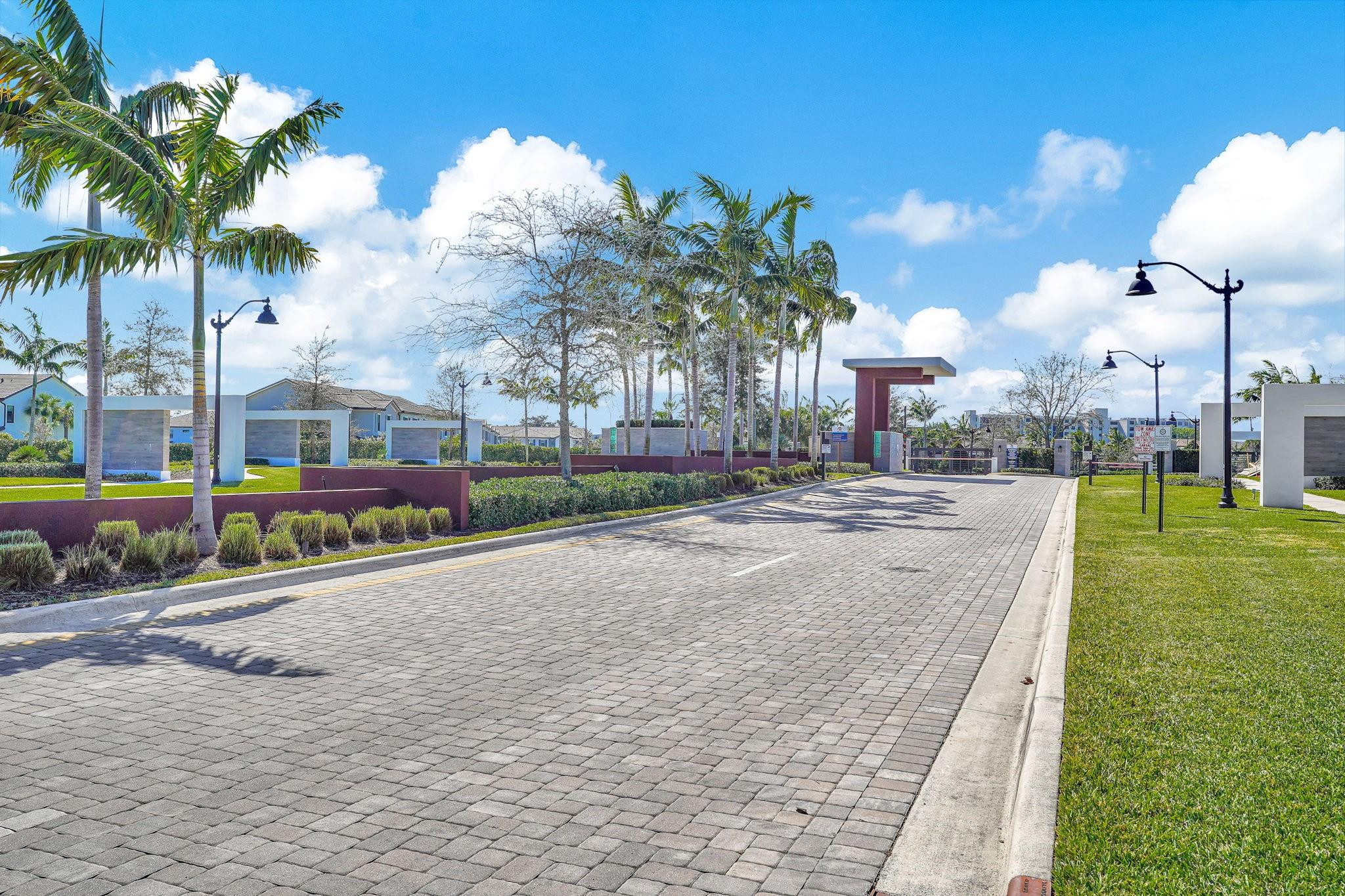 OAK TREE - Residential