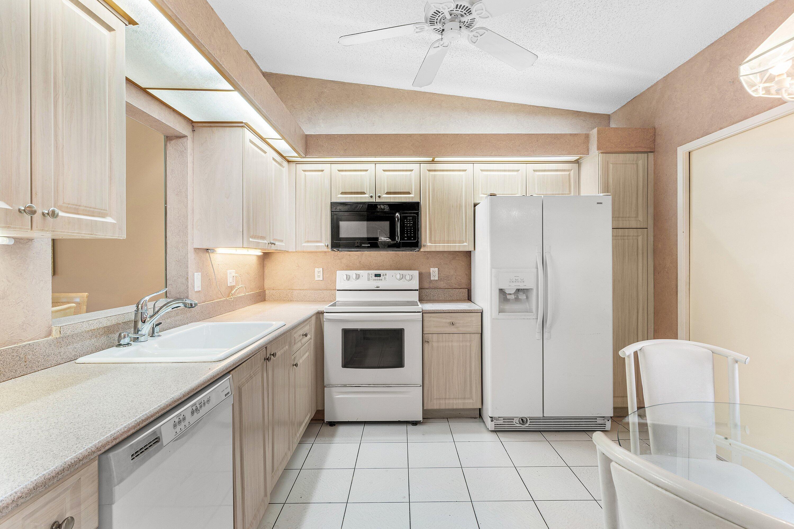 WHISPER WALK SEC E CONDO - Residential