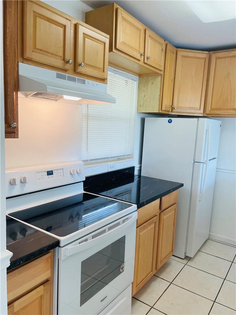 COUNTRY GARDENS CONDO - Residential Lease