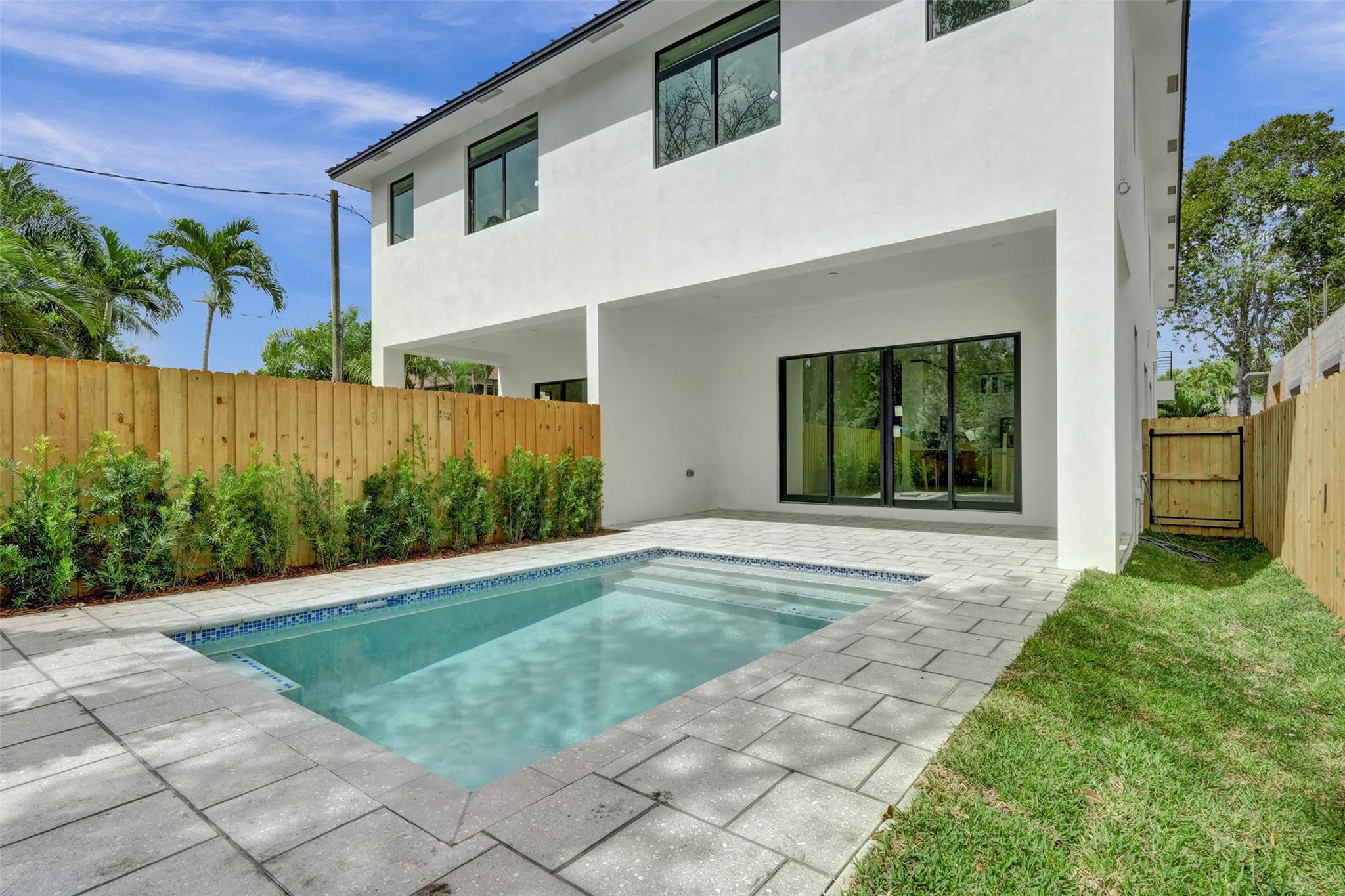 606 SW 7th Ave