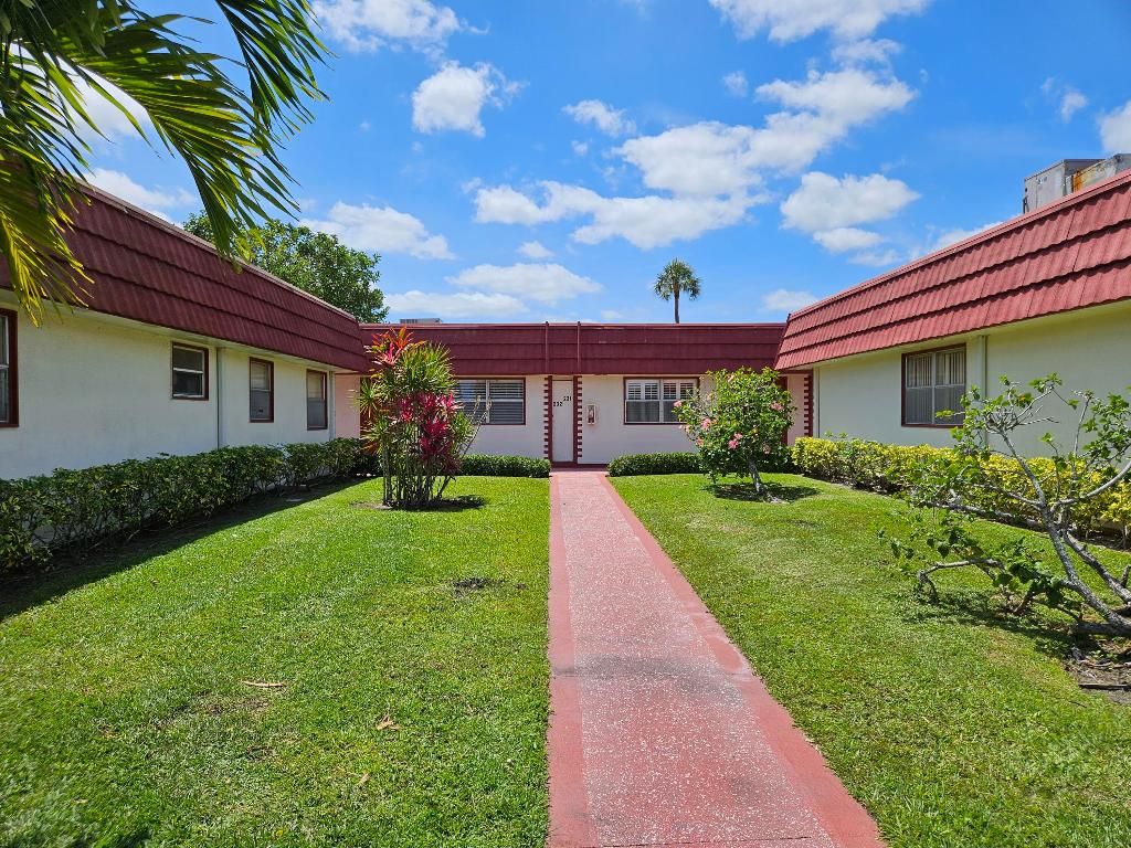 Photo of 232 Waterford J #J, Delray Beach, FL 33446 (MLS # R10979661)
