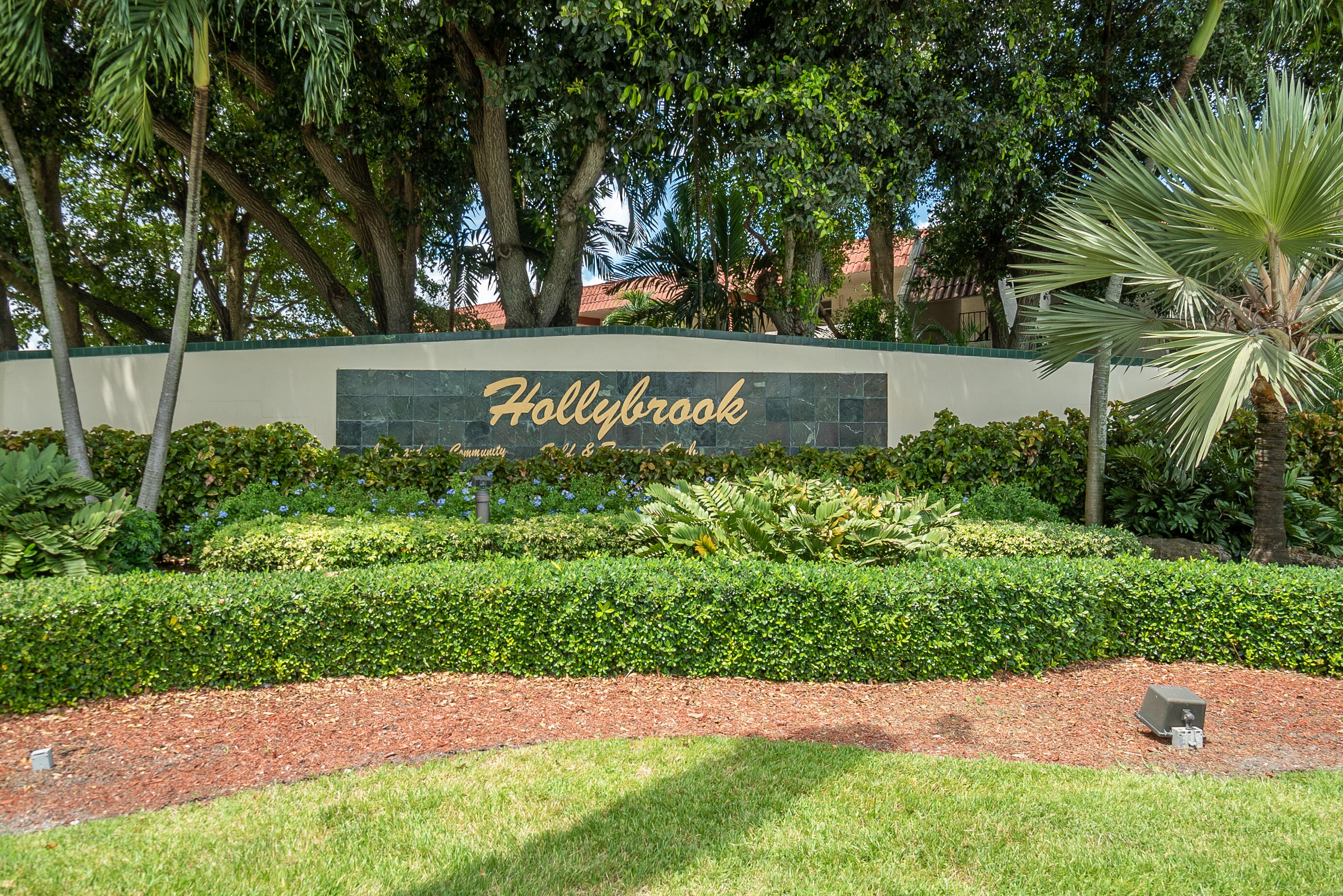 HOLLYBROOK GOLF AND TENNIS - Residential Lease