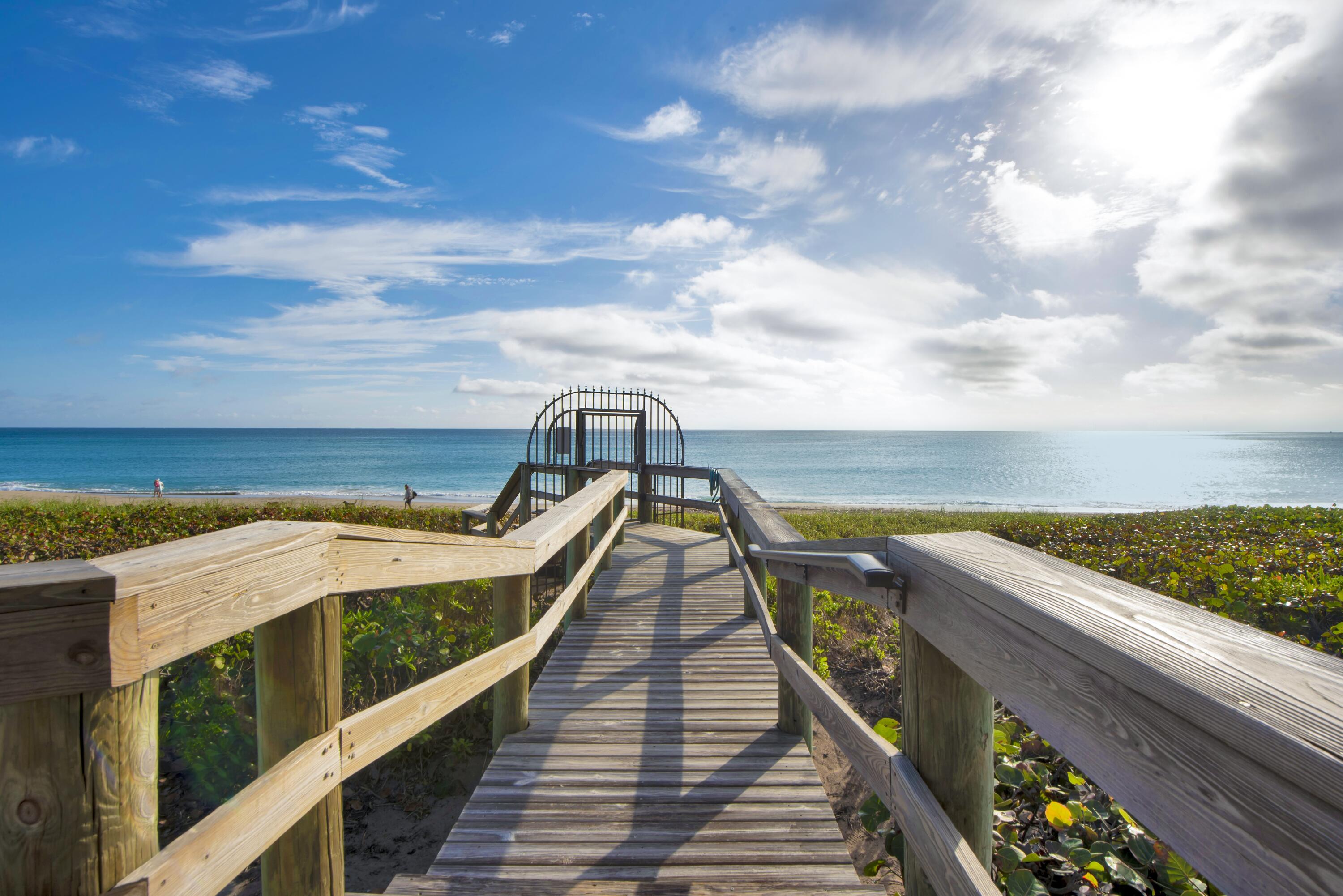 PALM BEACH HAMPTON COND - Residential