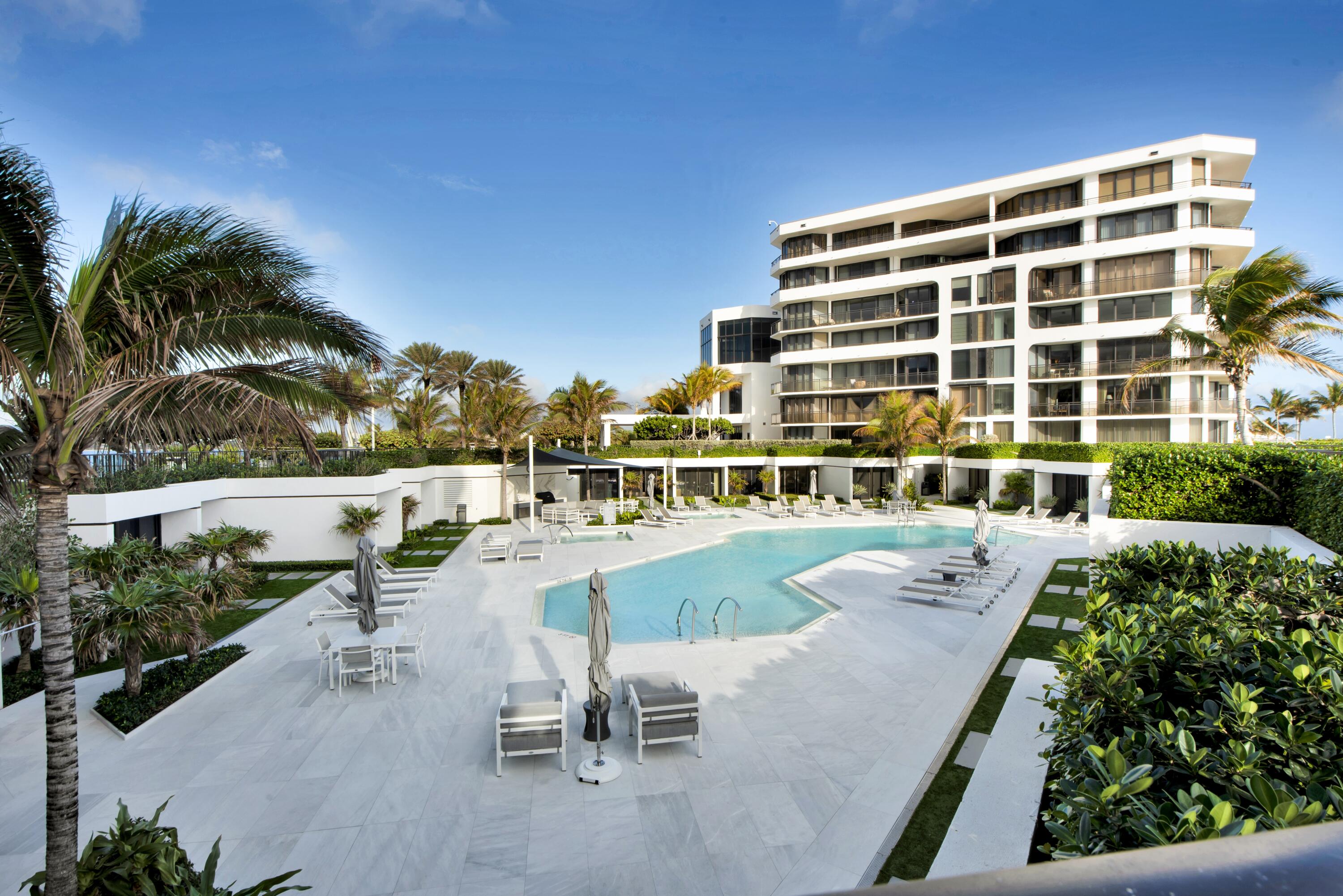 PALM BEACH HAMPTON COND - Residential