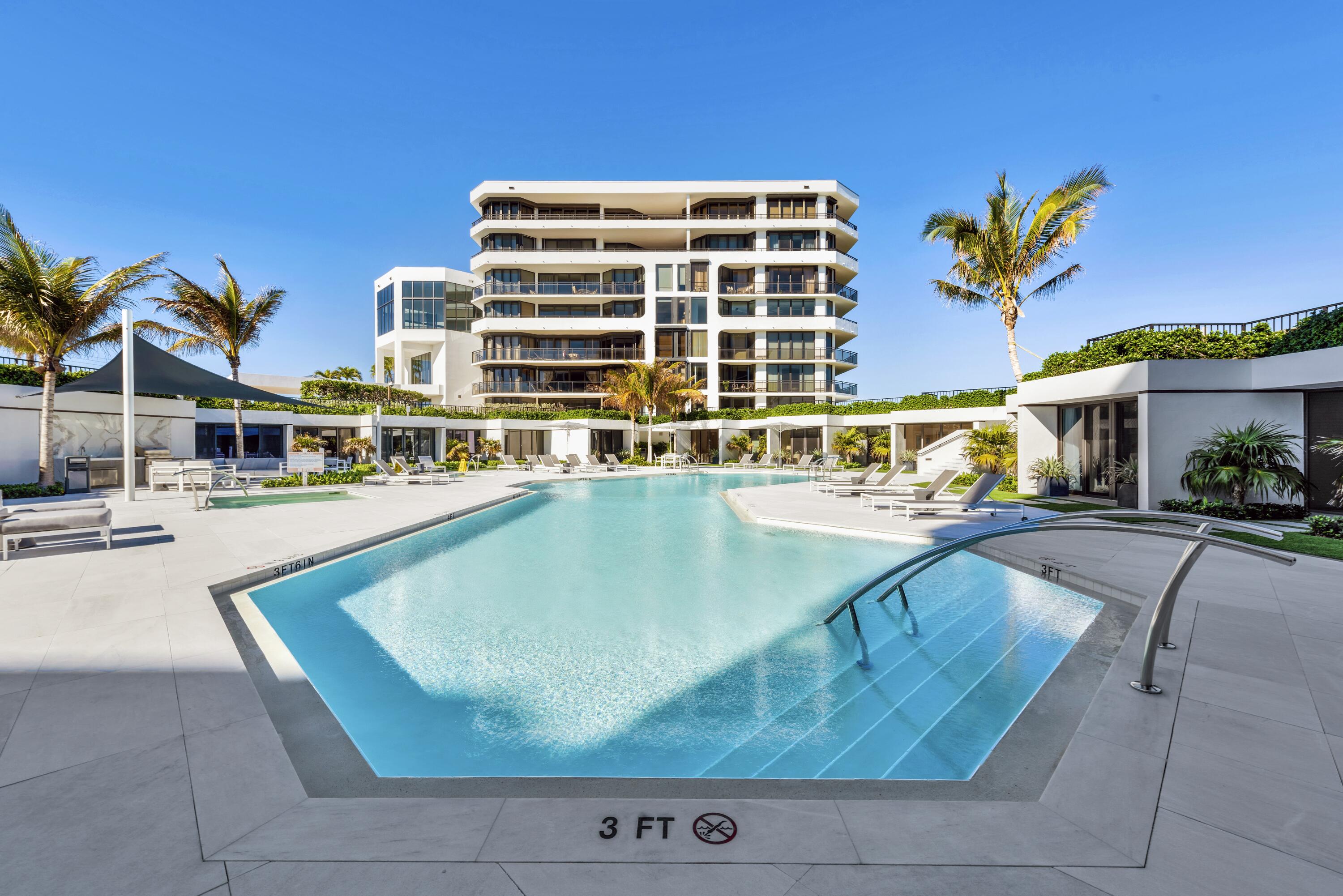 PALM BEACH HAMPTON COND - Residential