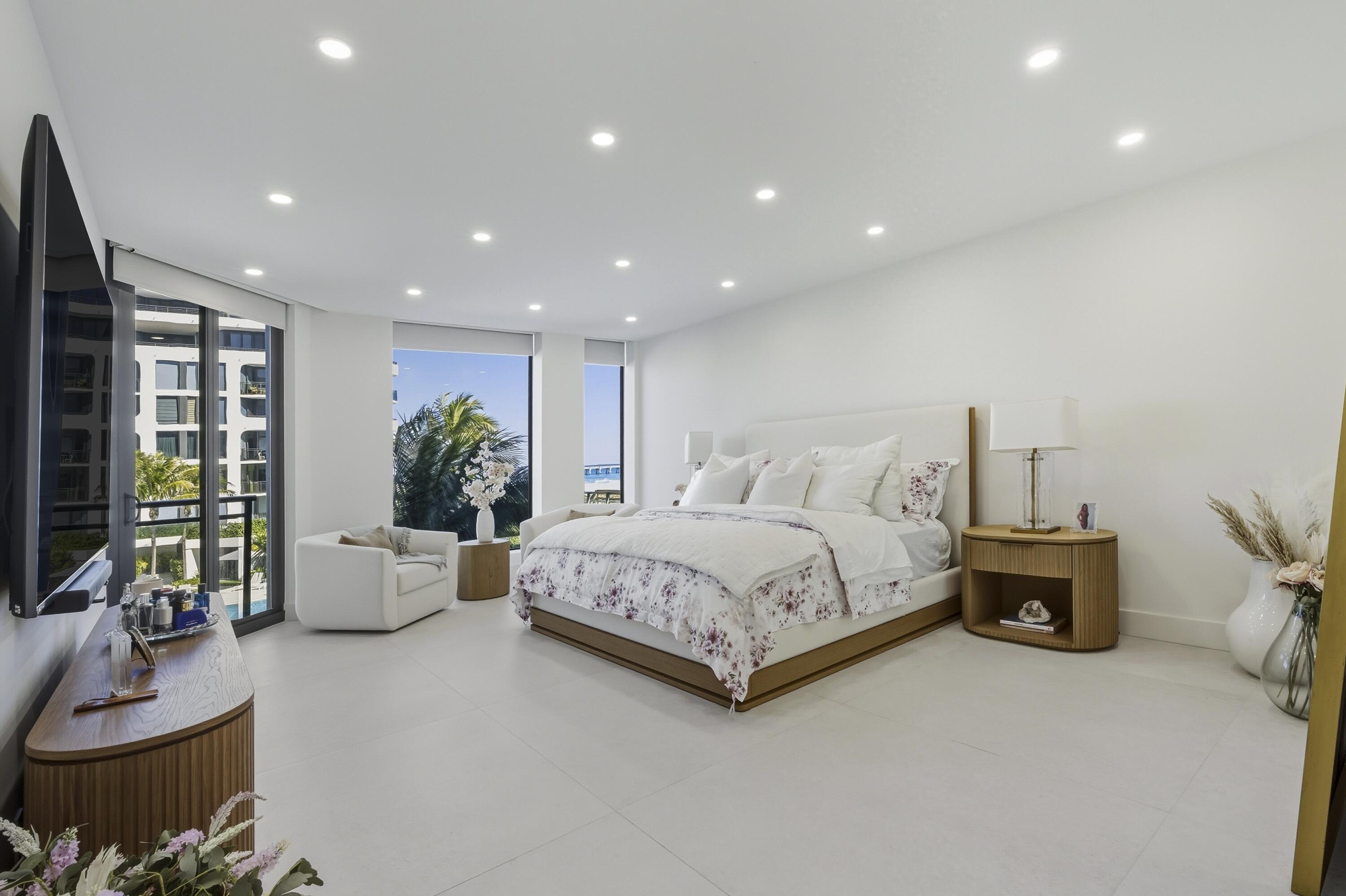 PALM BEACH HAMPTON COND - Residential