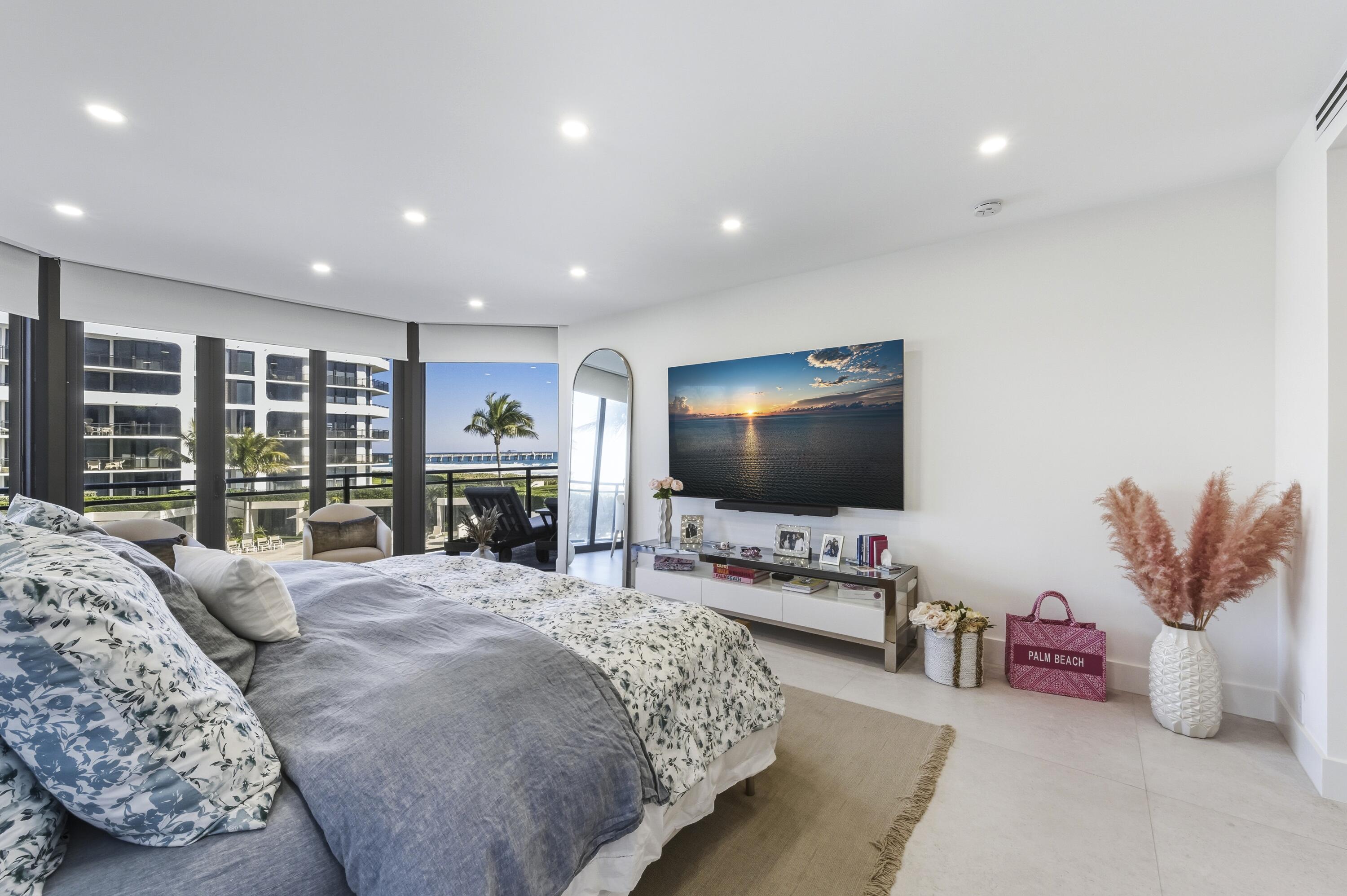 PALM BEACH HAMPTON COND - Residential