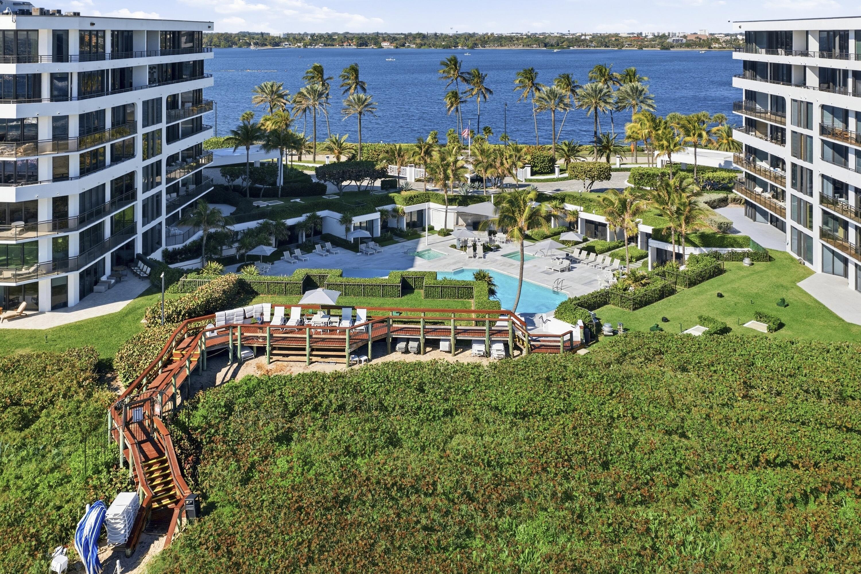 PALM BEACH HAMPTON COND - Residential