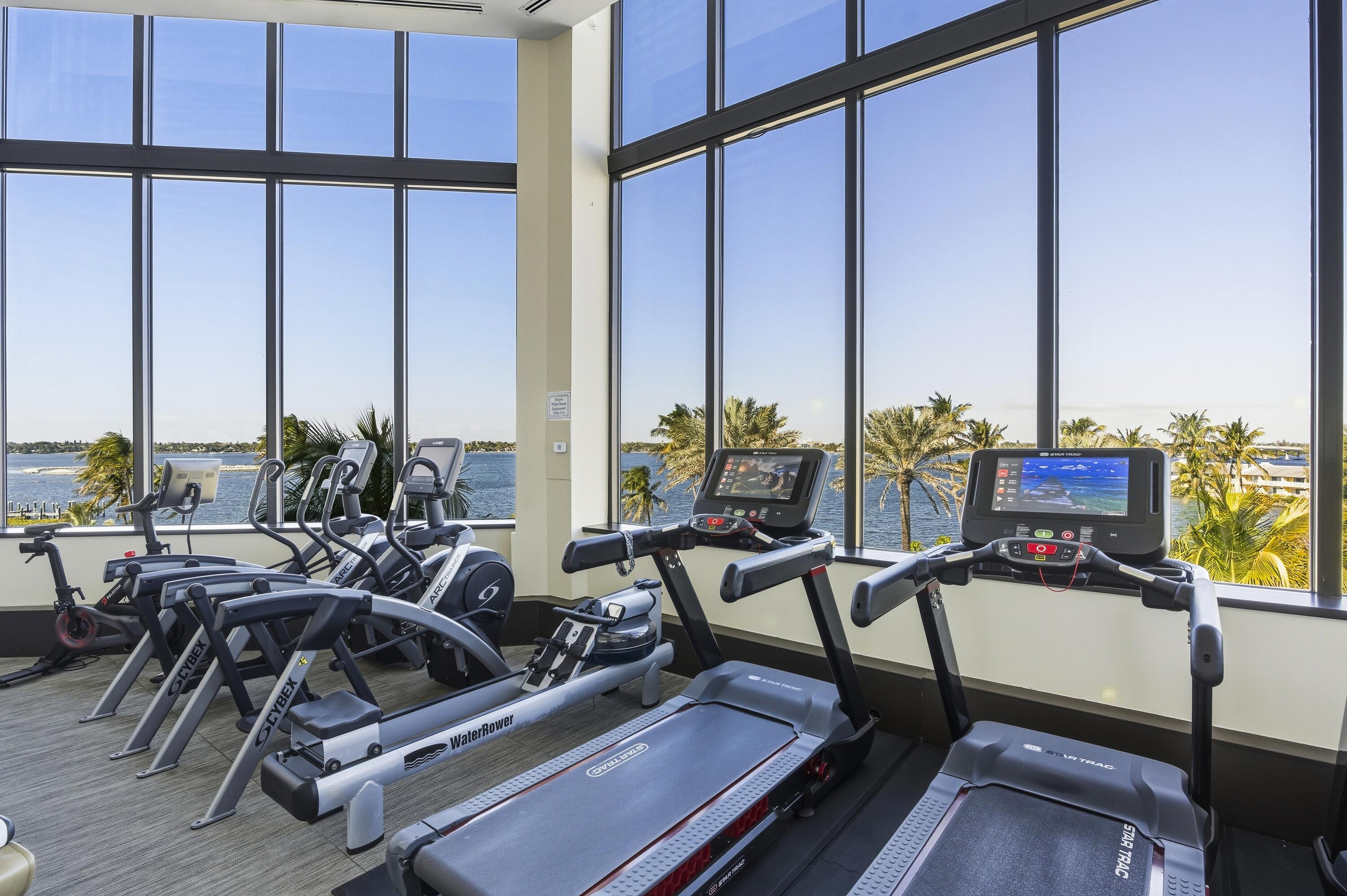 PALM BEACH HAMPTON COND - Residential