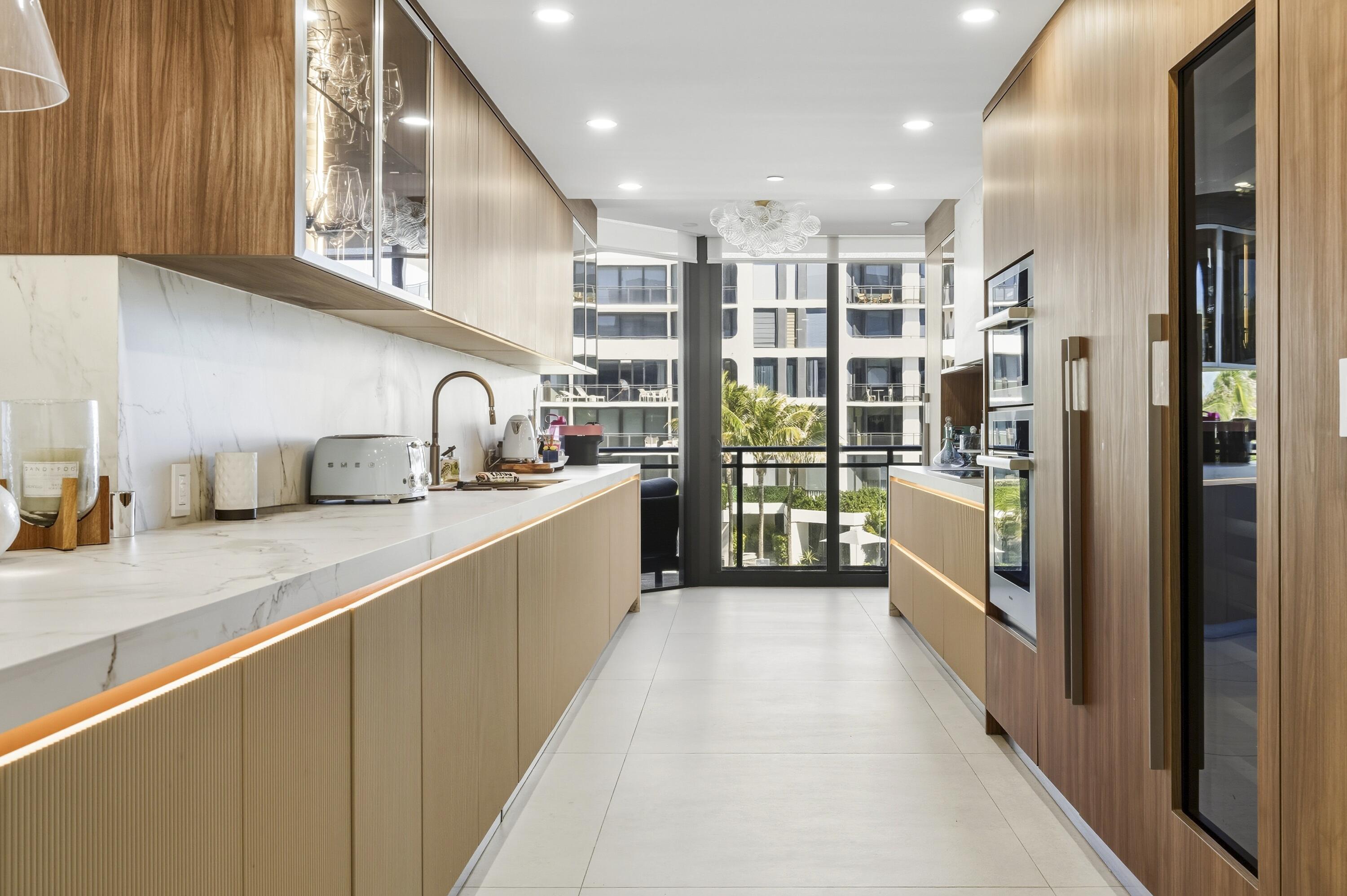 PALM BEACH HAMPTON COND - Residential