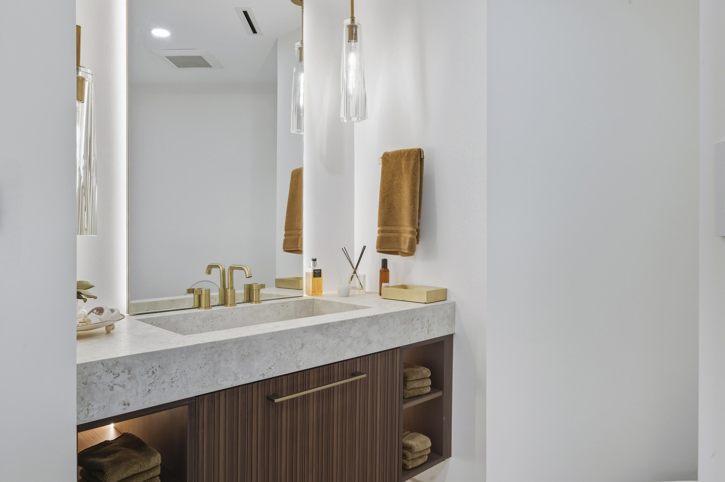 PALM BEACH HAMPTON COND - Residential