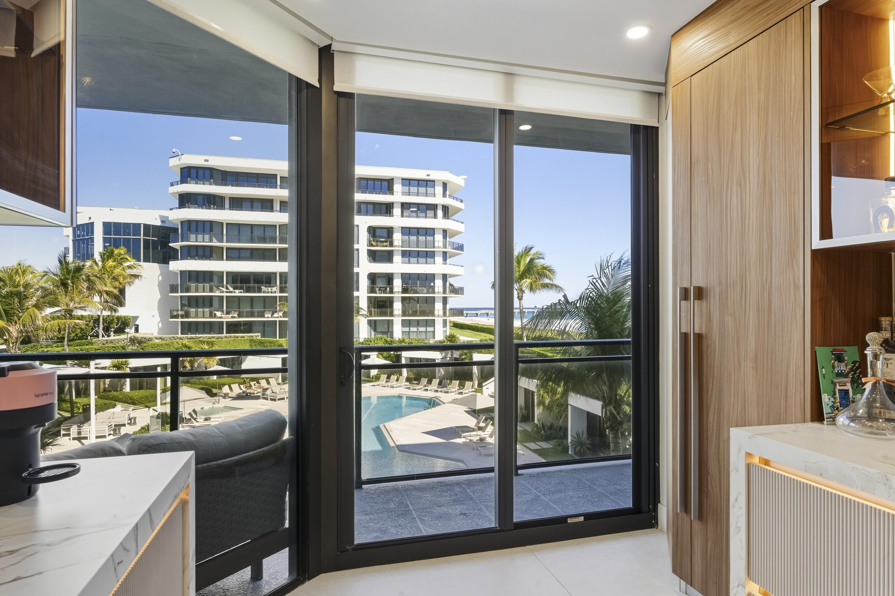 PALM BEACH HAMPTON COND - Residential