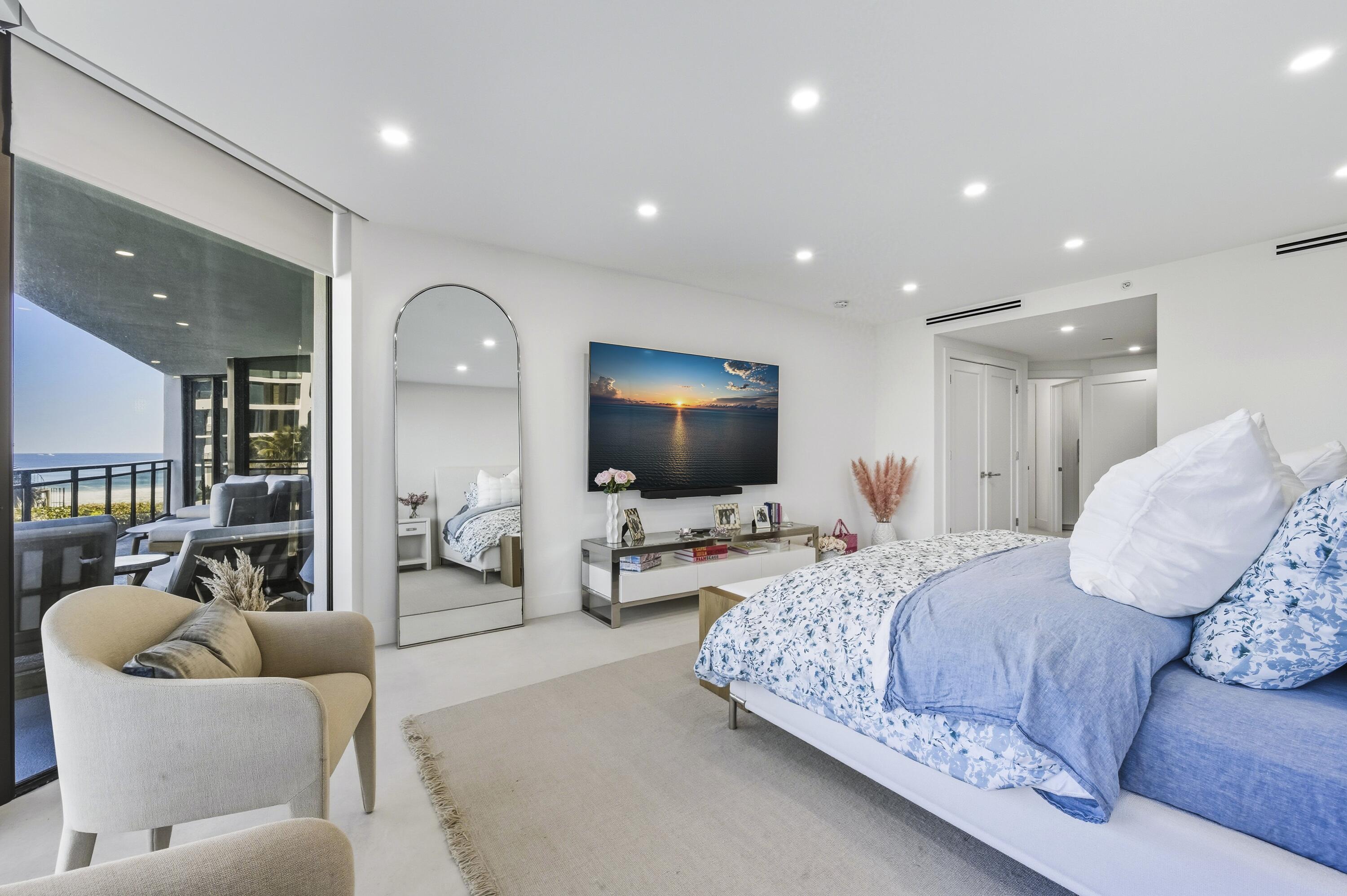 PALM BEACH HAMPTON COND - Residential