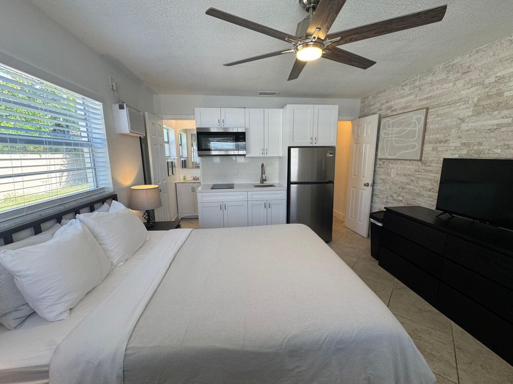 Photo of 805 NE 23rd Drive, Wilton Manors, FL 33305 (MLS # B26009404)