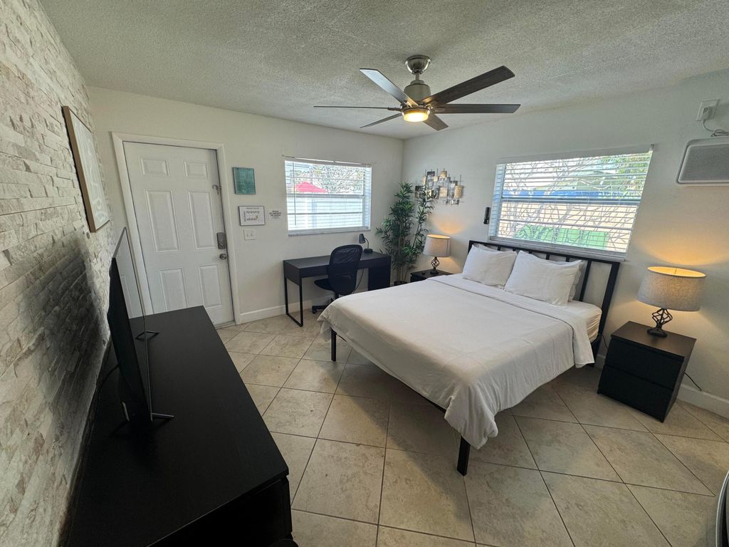 Photo of 805 NE 23rd Drive, Wilton Manors, FL 33305 (MLS # B26009404)