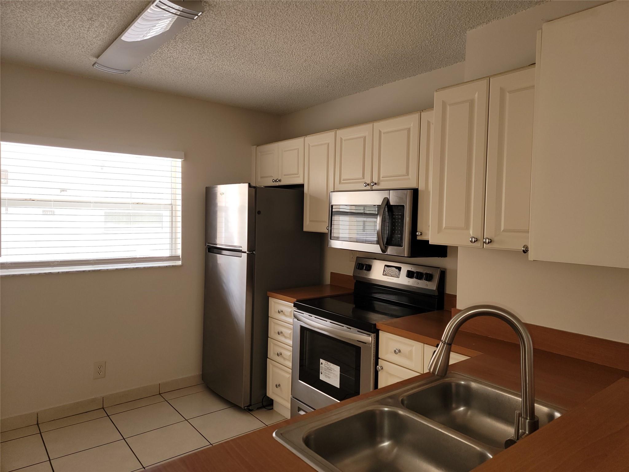 ROYAL GARDENS - Residential Lease
