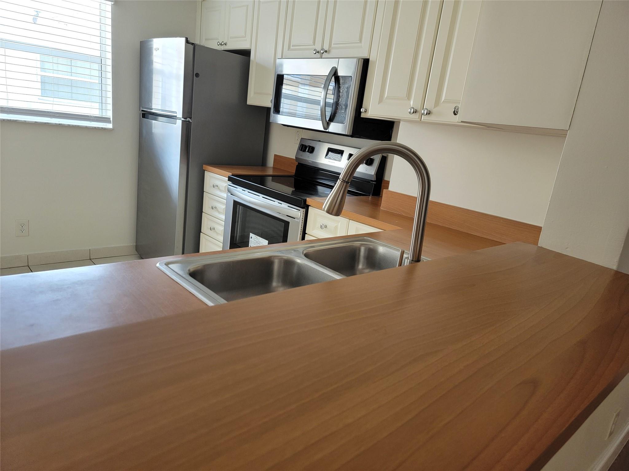 ROYAL GARDENS - Residential Lease