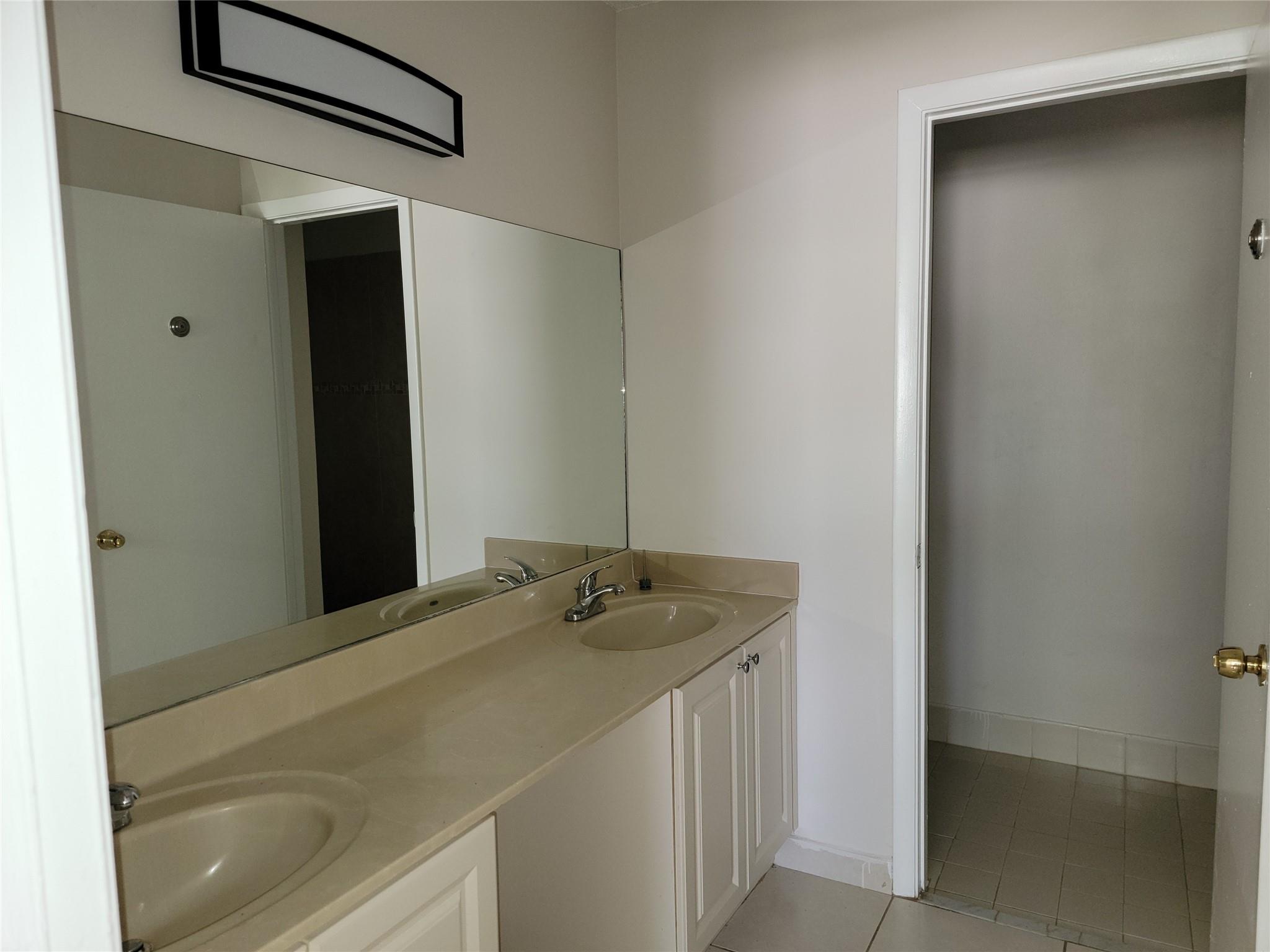 ROYAL GARDENS - Residential Lease