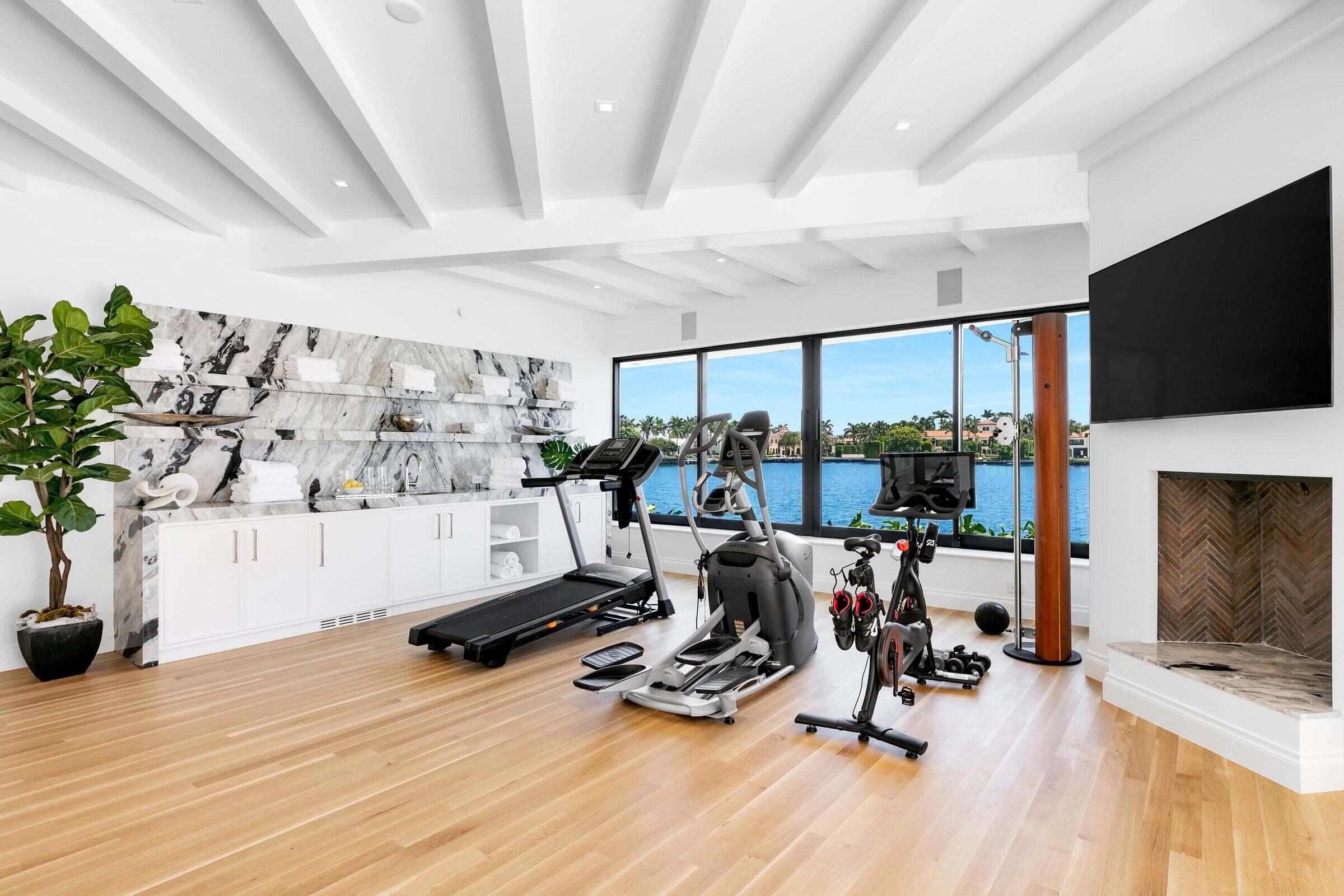 EL BRAVO PARK - Residential