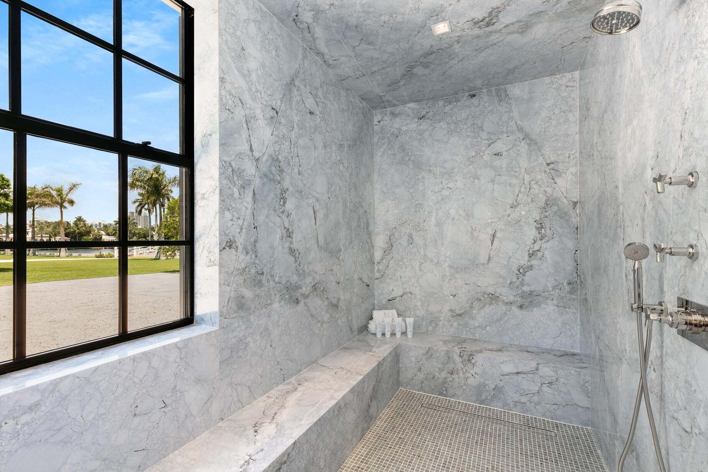 EL BRAVO PARK - Residential