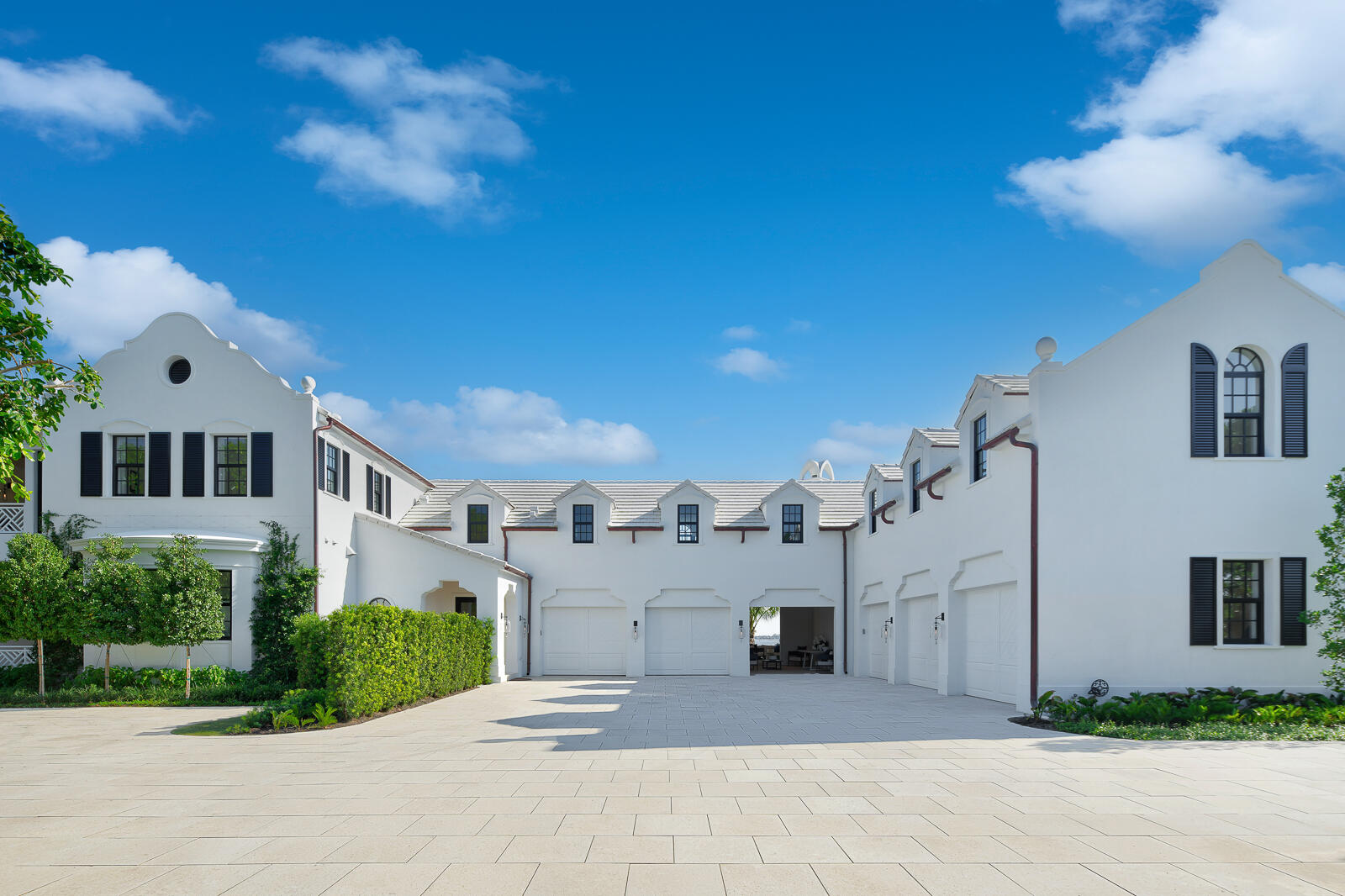 EL BRAVO PARK - Residential