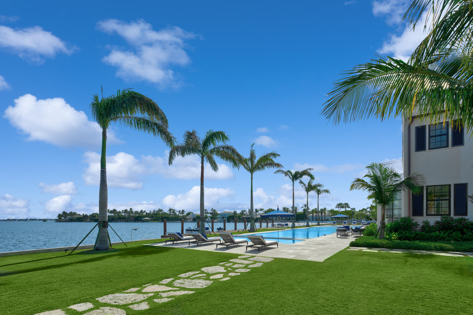 EL BRAVO PARK - Residential