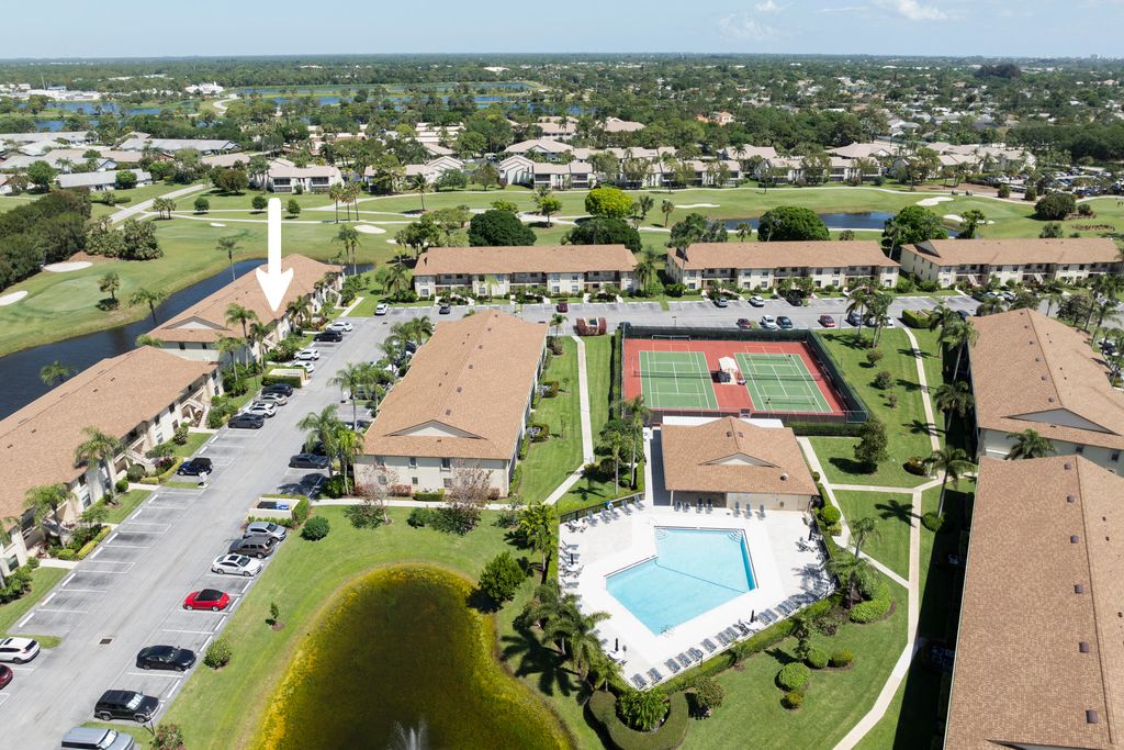 Photo of 402 Pinecrest Circle #B, Jupiter, FL 33458 (MLS # R10974043)