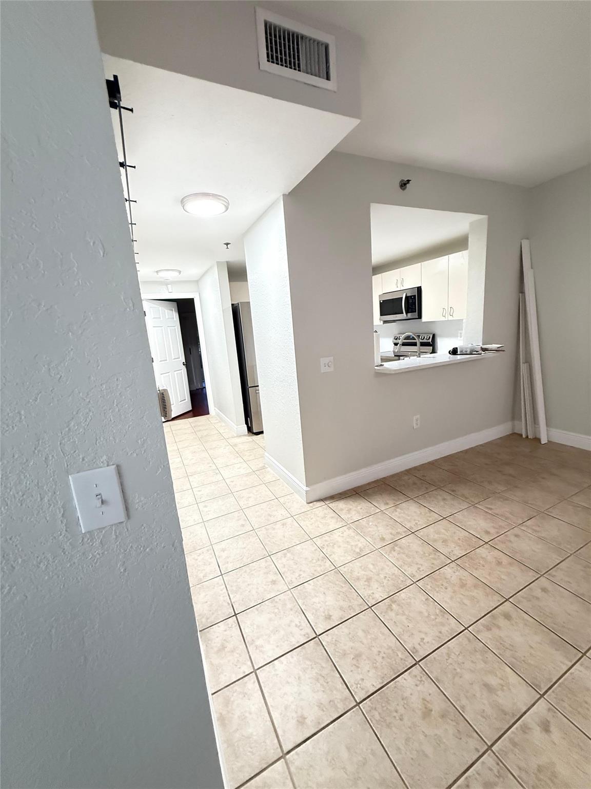 ROYAL RIVER CONDO - Residential Lease