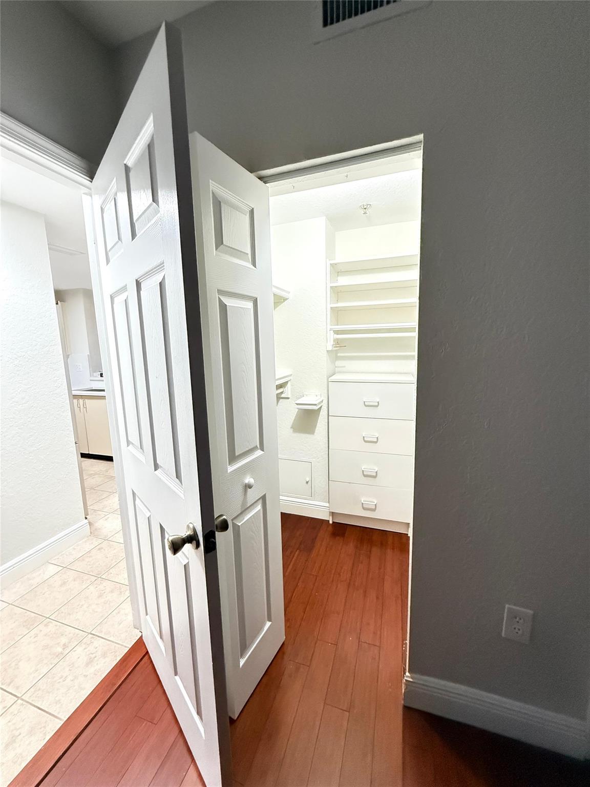 ROYAL RIVER CONDO - Residential Lease