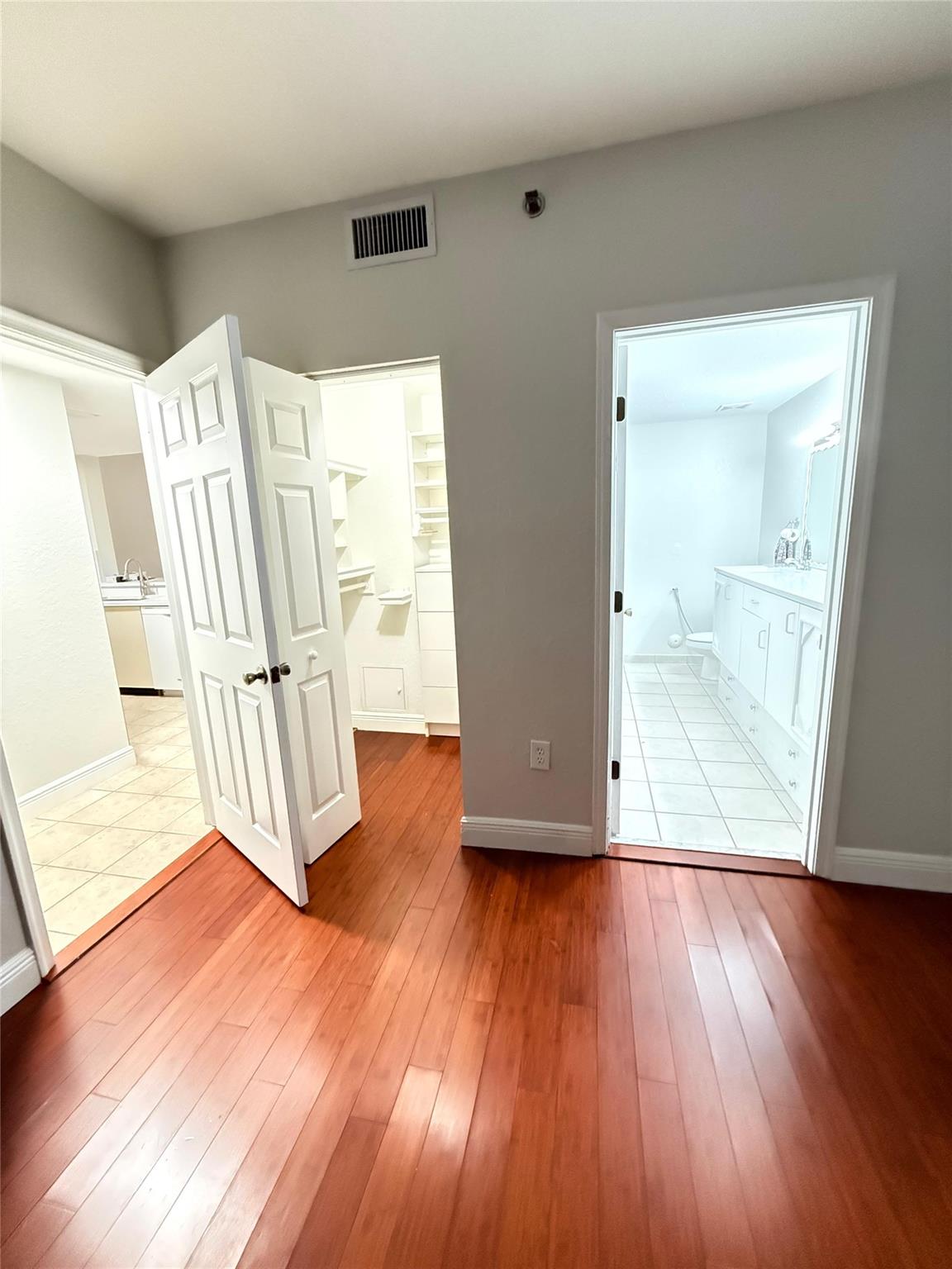 ROYAL RIVER CONDO - Residential Lease