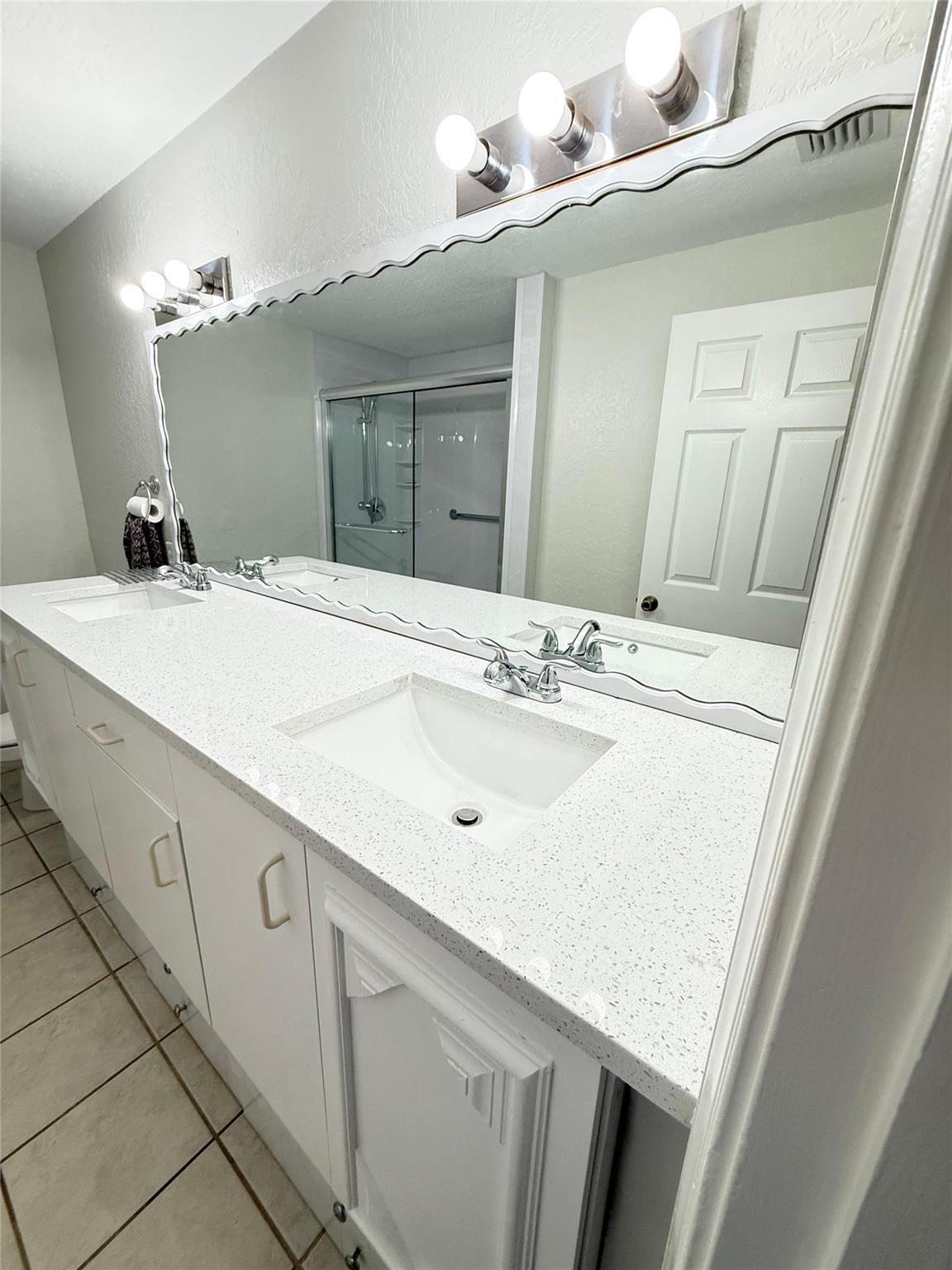 ROYAL RIVER CONDO - Residential Lease