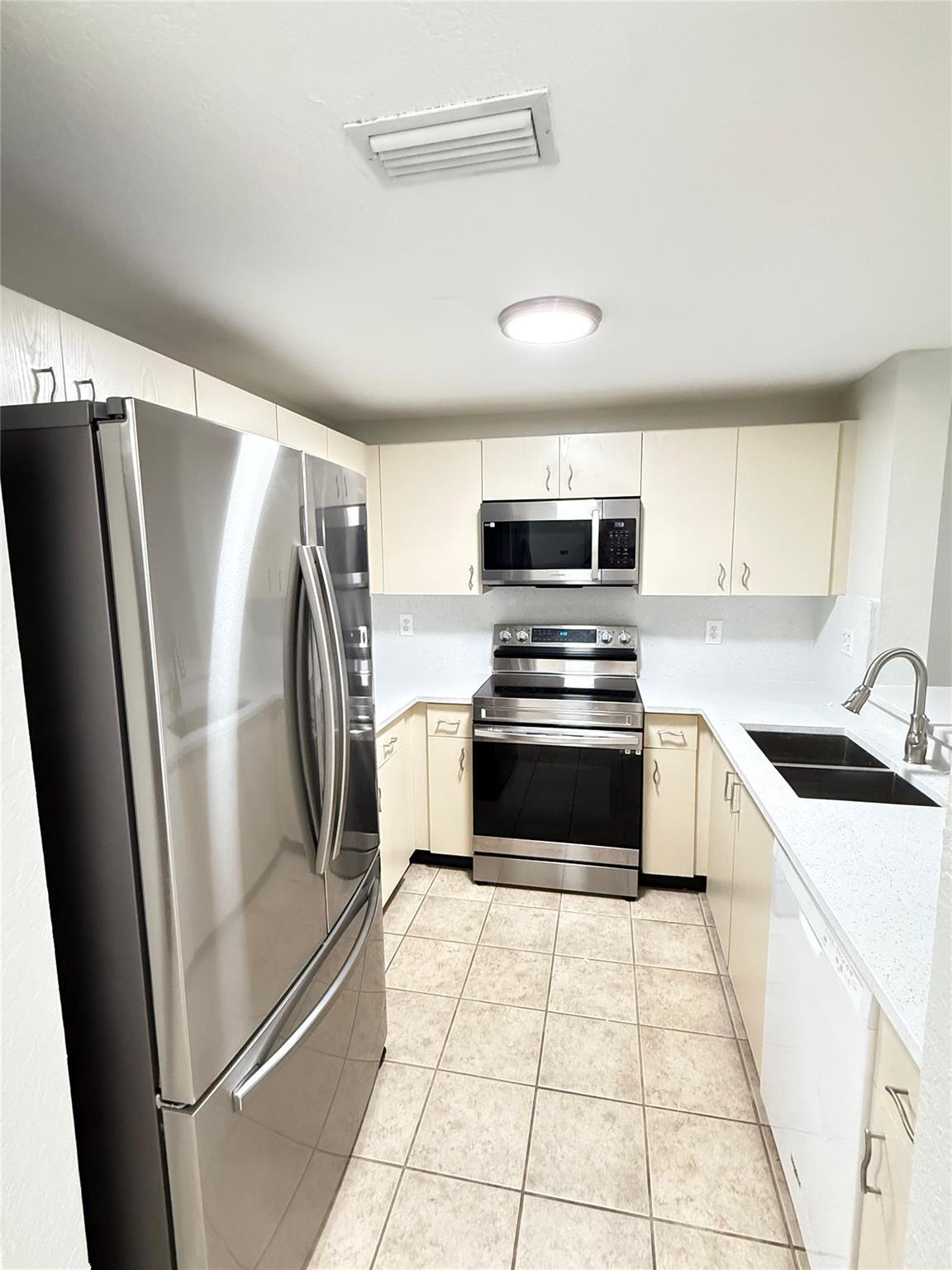 ROYAL RIVER CONDO - Residential Lease