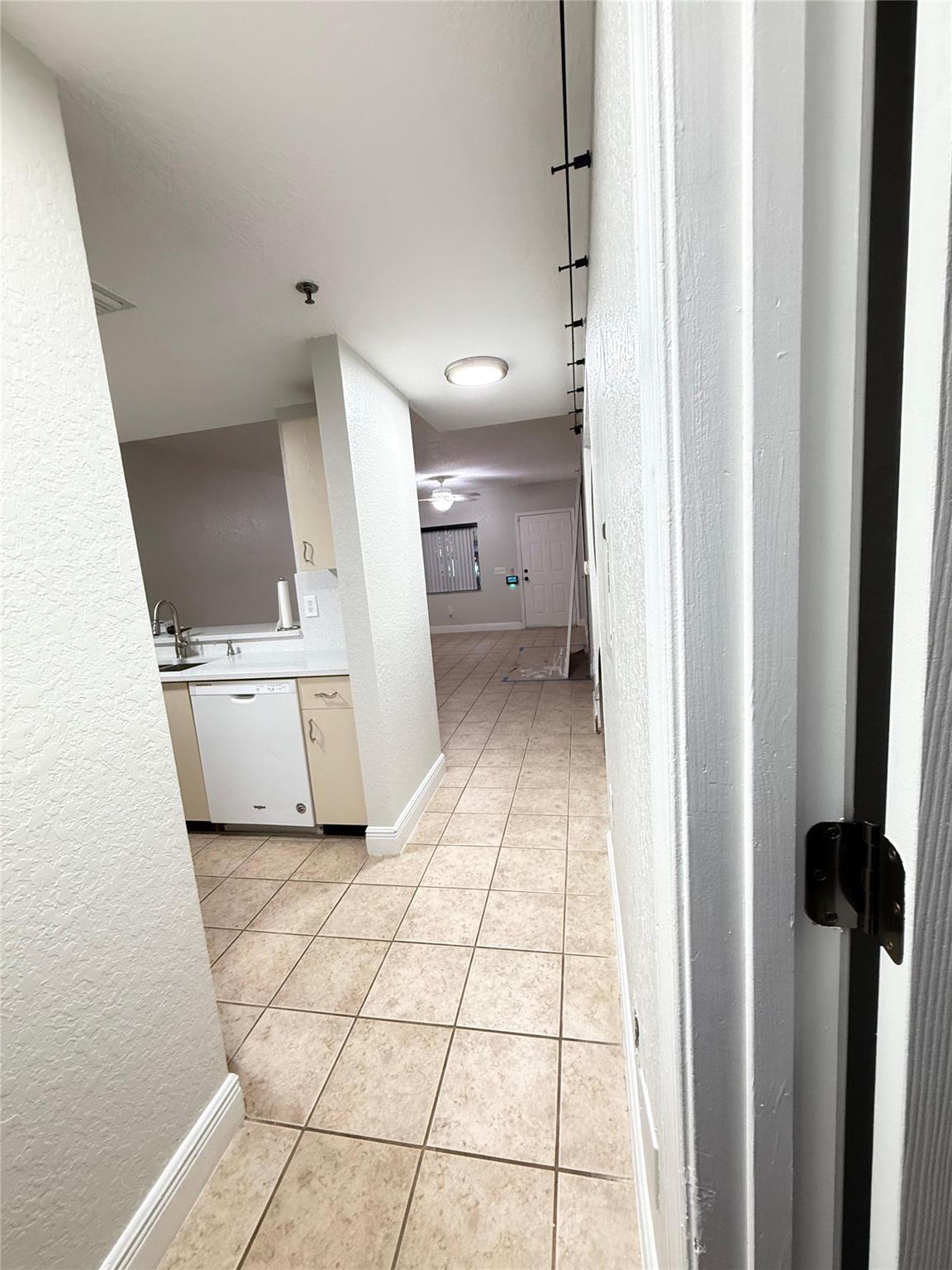 ROYAL RIVER CONDO - Residential Lease