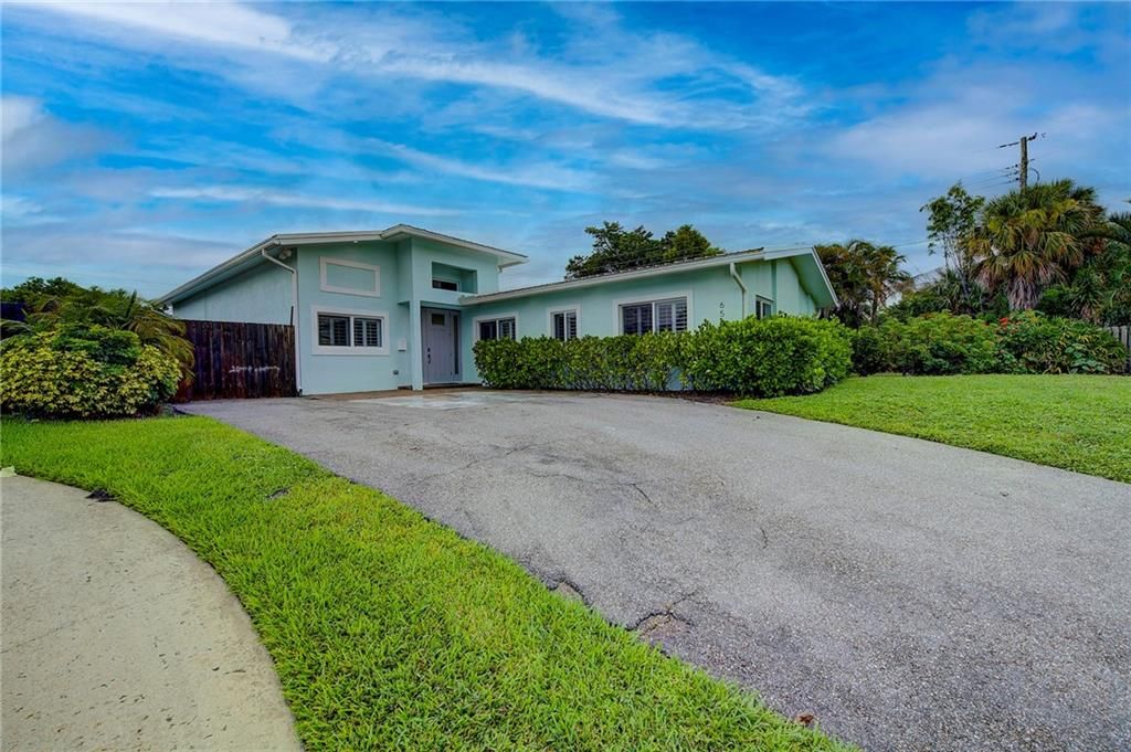 Photo of 656 Kingfish Pl, North Palm Beach, FL 33408 (MLS # F10293041)