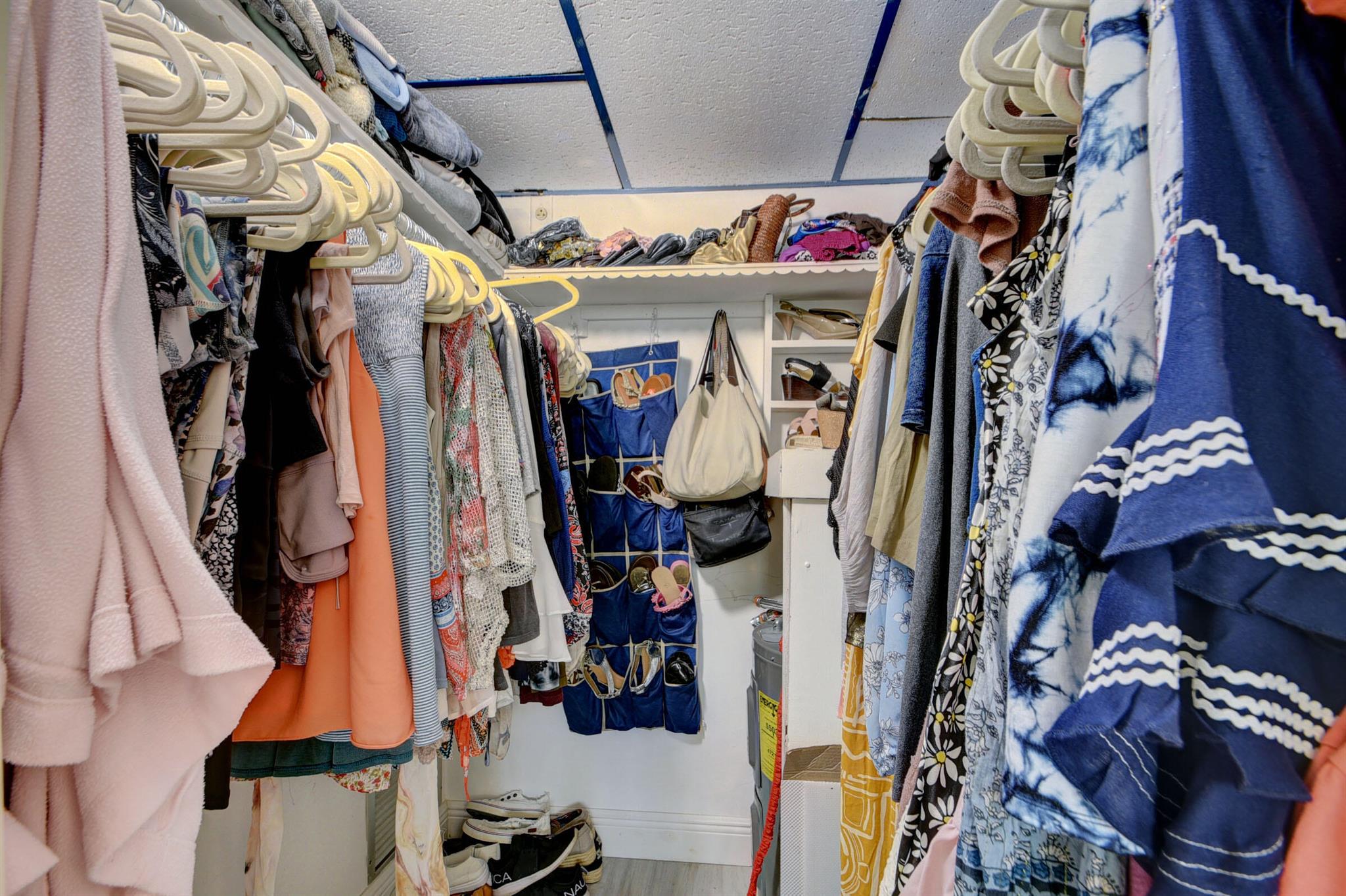 COLONIAL RIDGE CORP - Residential Lease