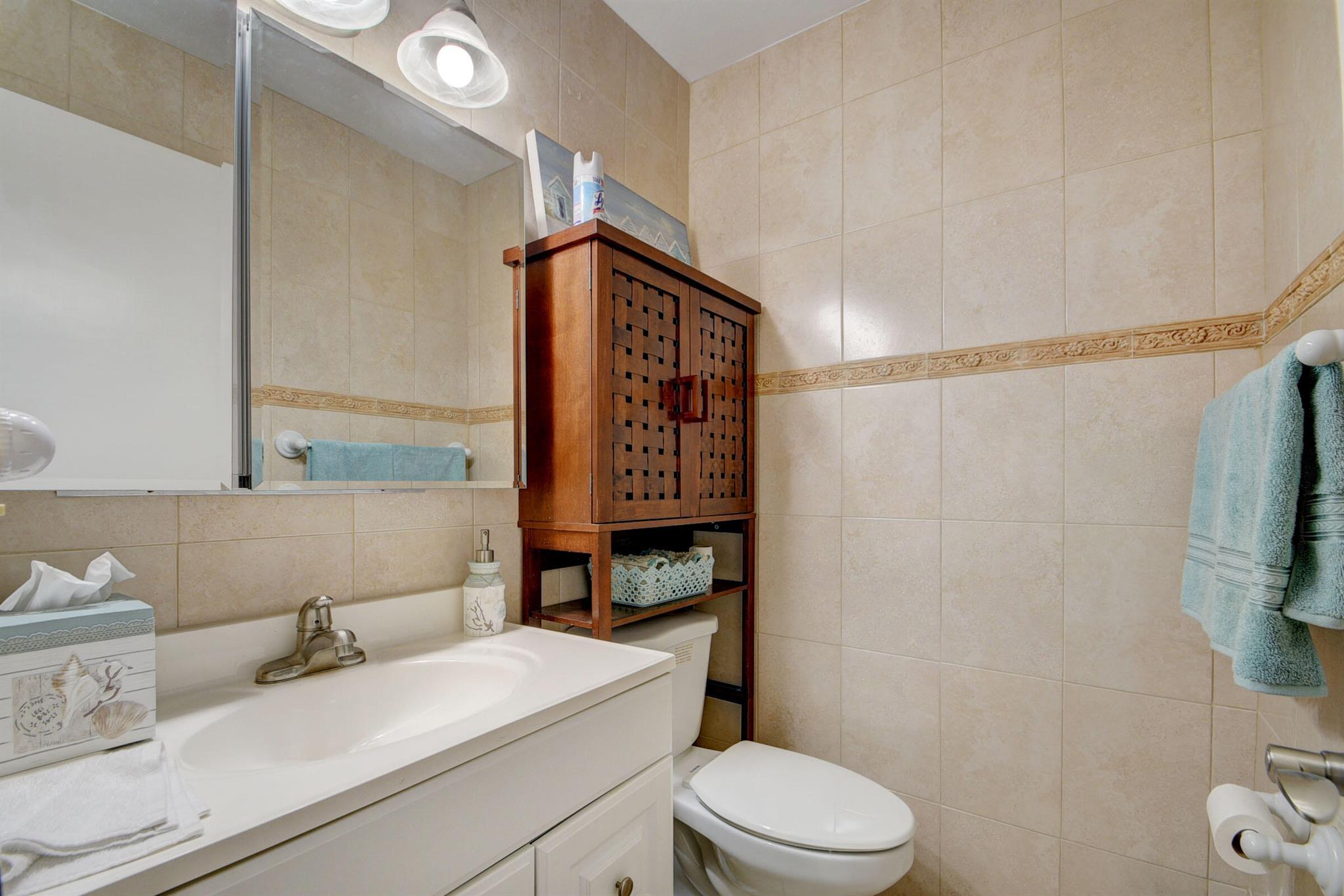 COLONIAL RIDGE CORP - Residential Lease