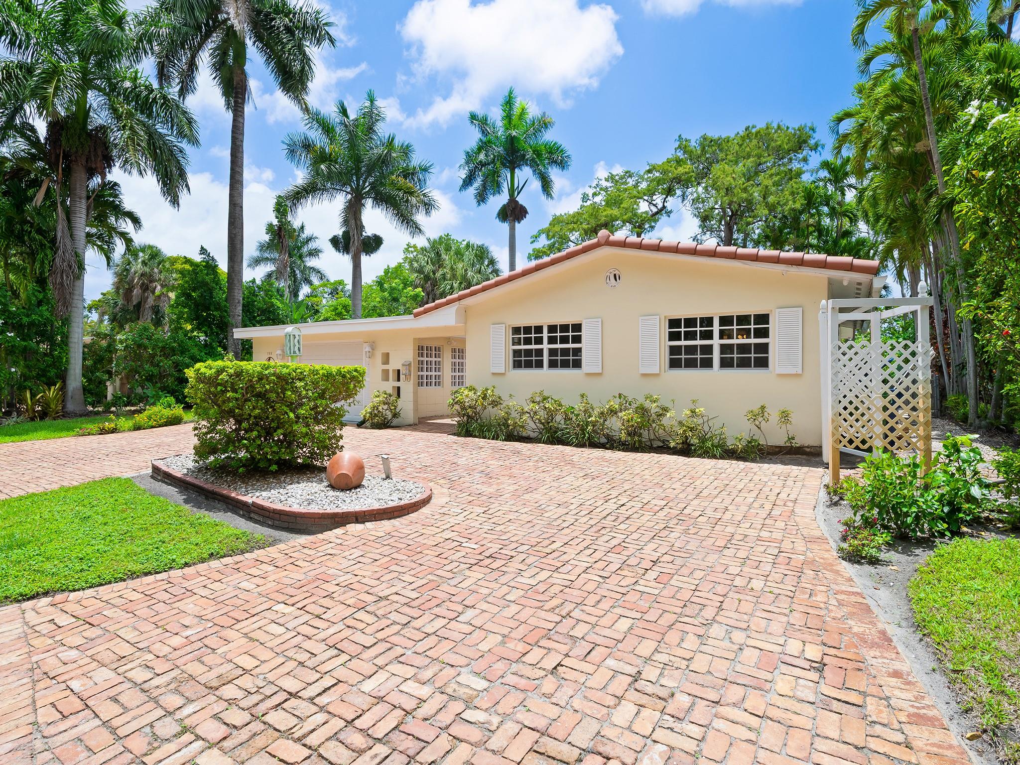 708 NW 22nd St