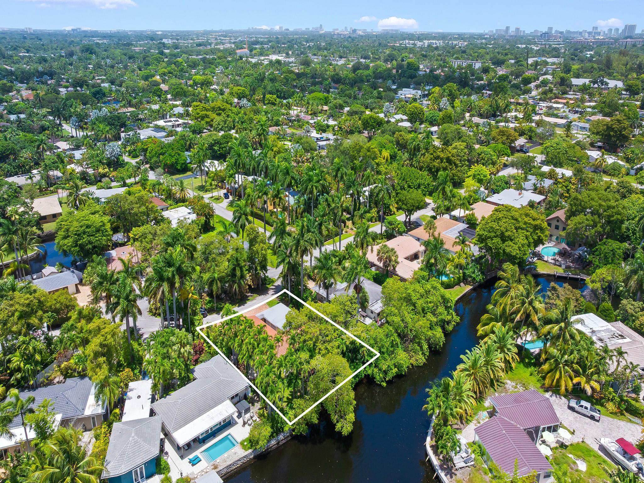 708 NW 22nd St