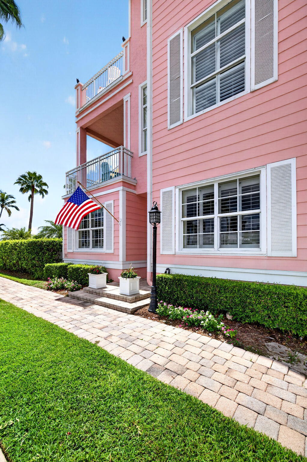 Photo of 2814 Marina Circle, Lighthouse Point, FL 33064 (MLS # B26058327)