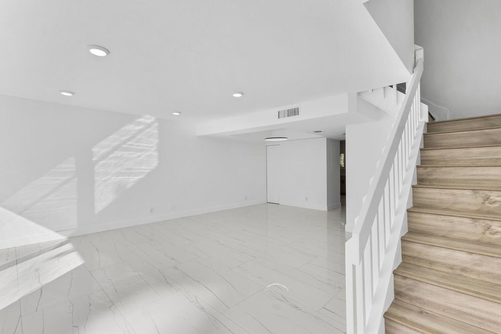 Photo of 215 Old Meadow Way, Palm Beach Gardens, FL 33418 (MLS # R10931954)